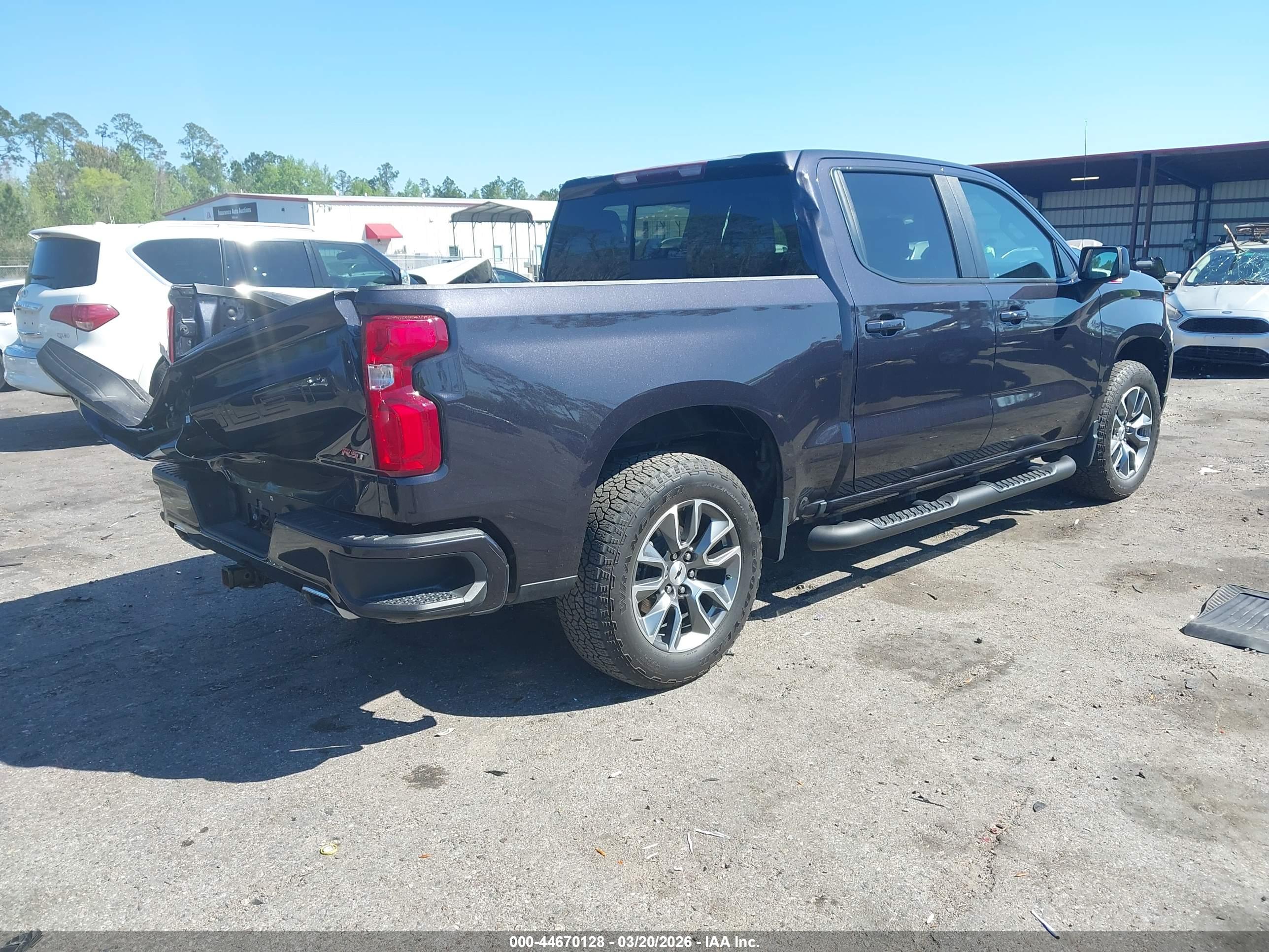CHEVROLET SILVERADO image 4