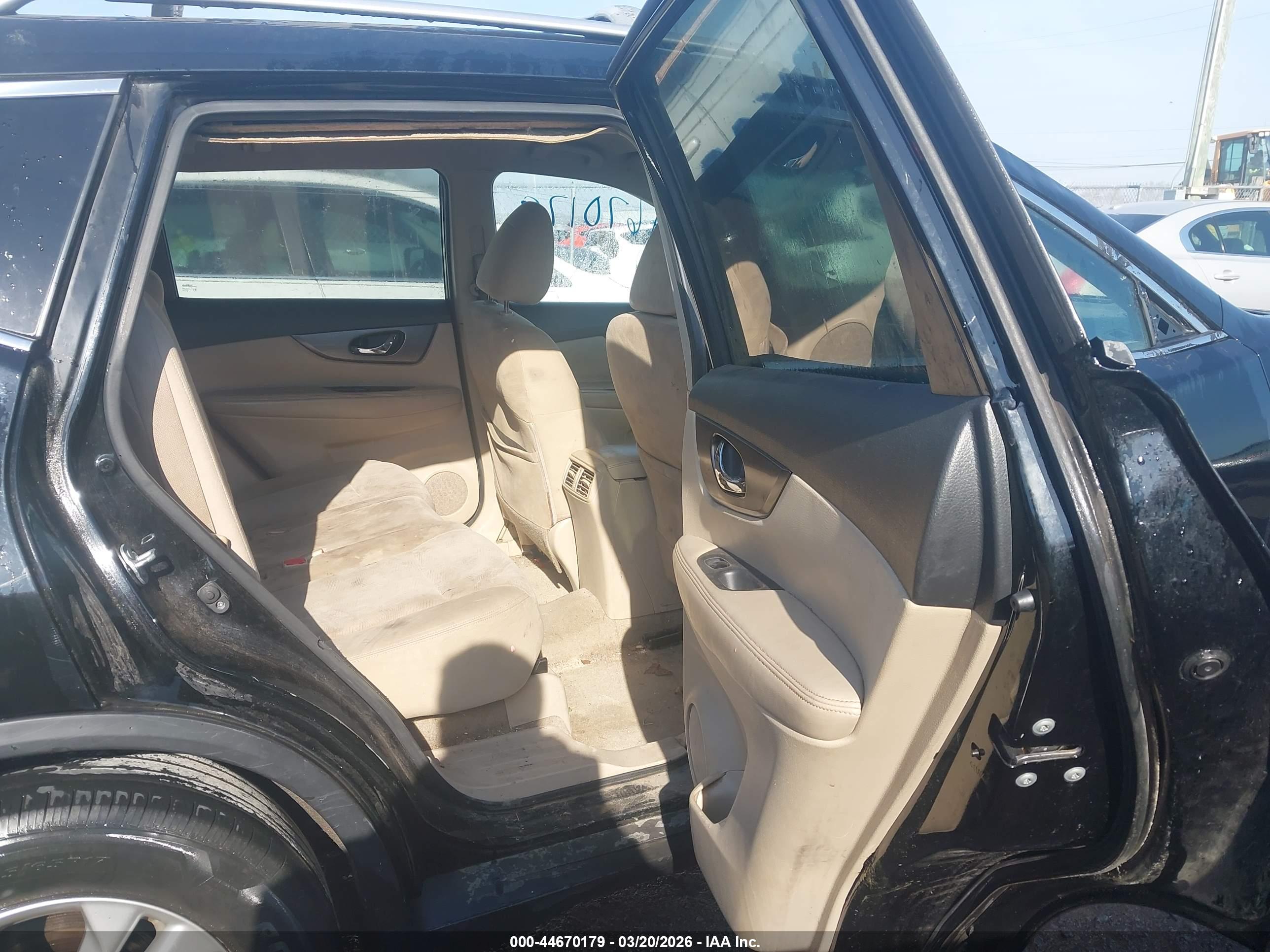 NISSAN ROGUE image 8