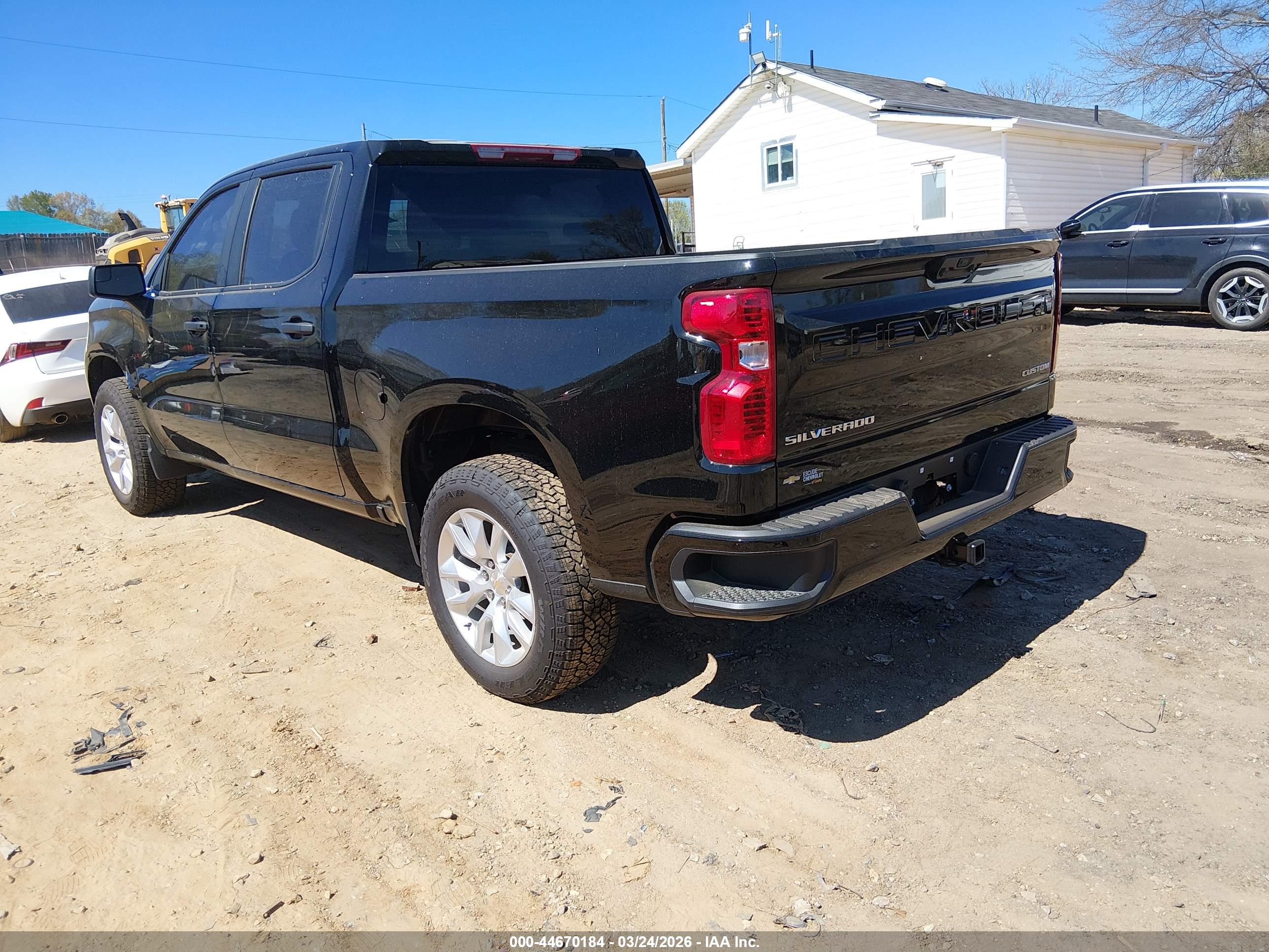 CHEVROLET SILVERADO image 3