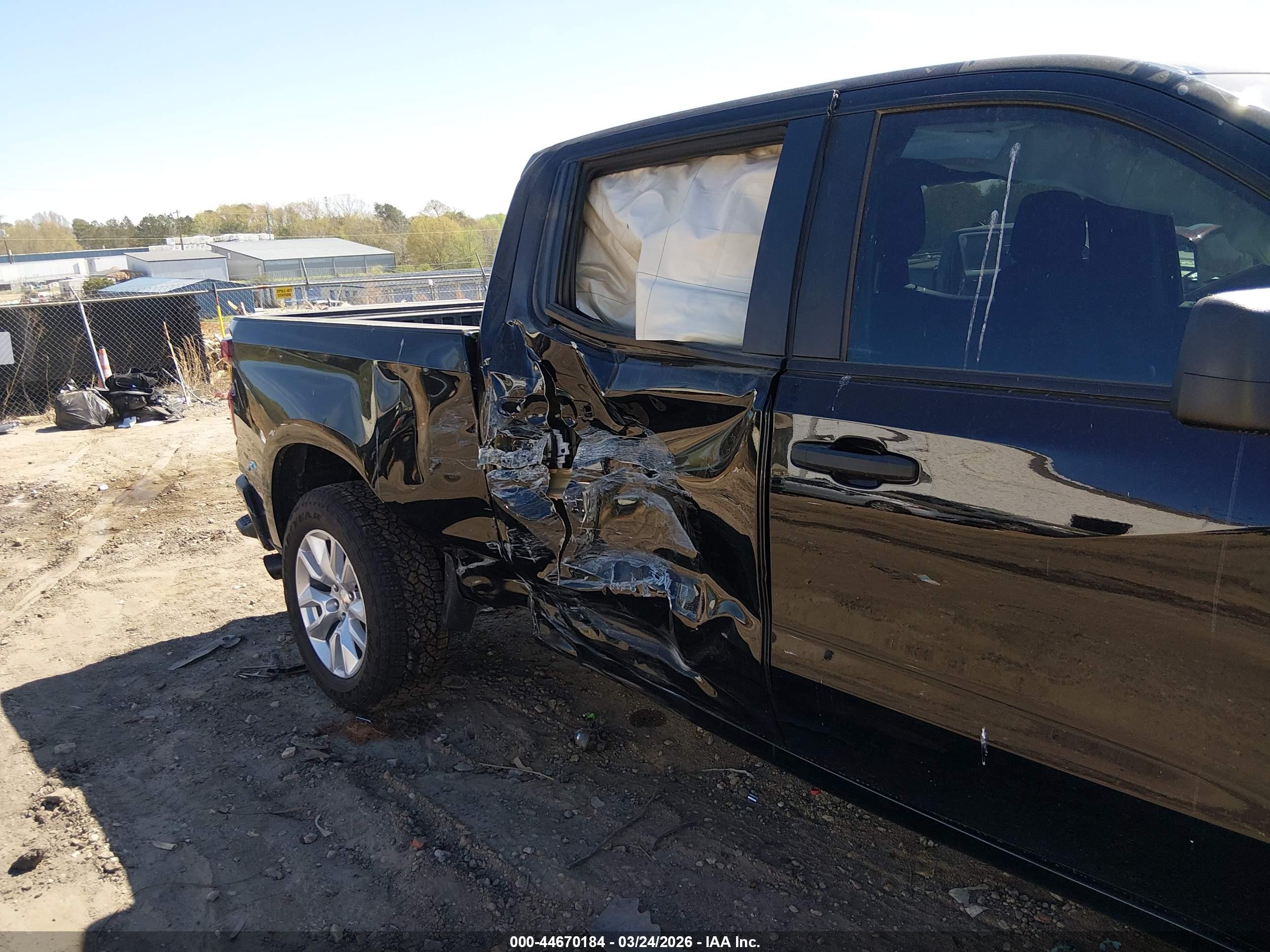 CHEVROLET SILVERADO image 6