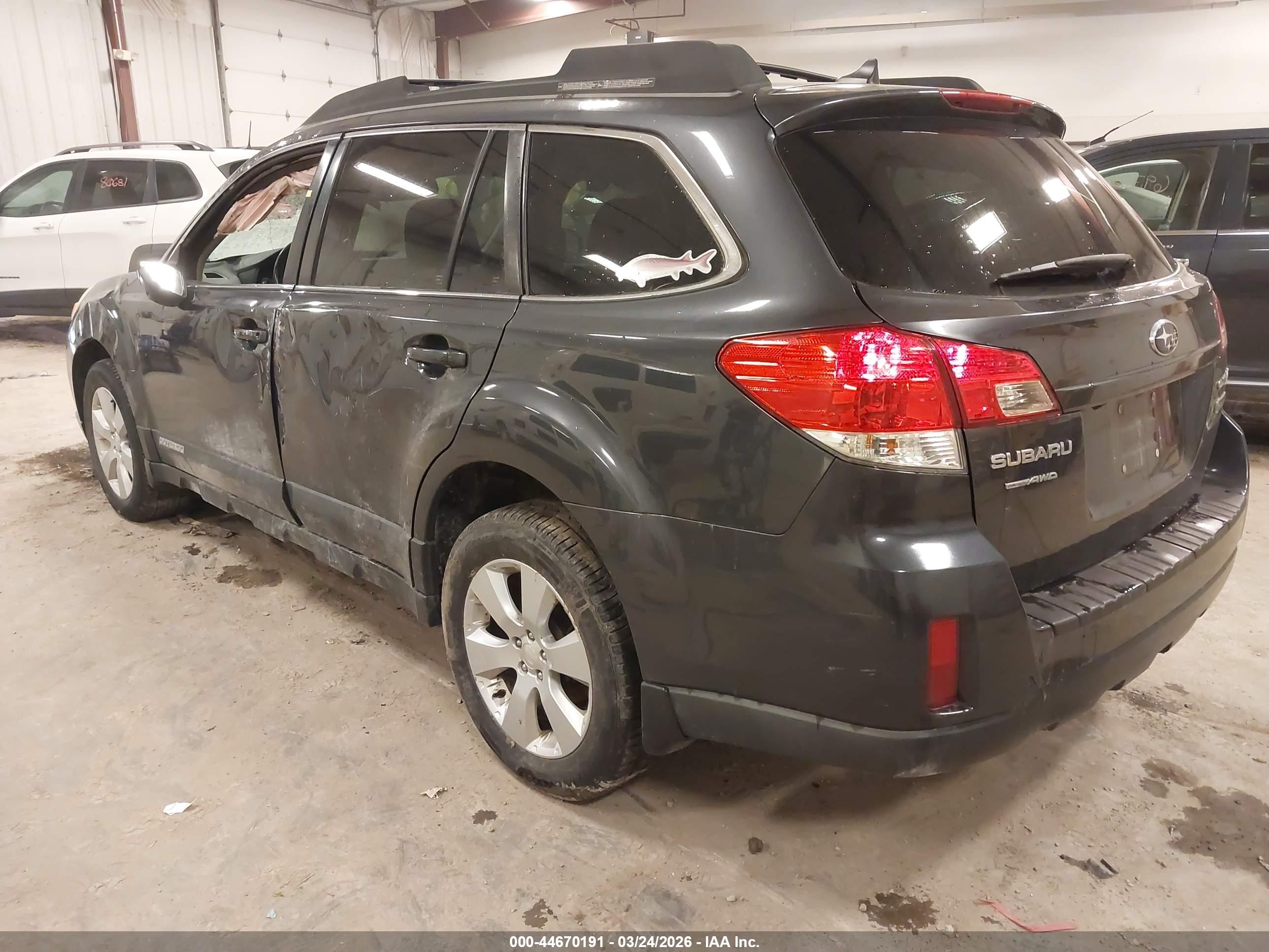 SUBARU OUTBACK image 3