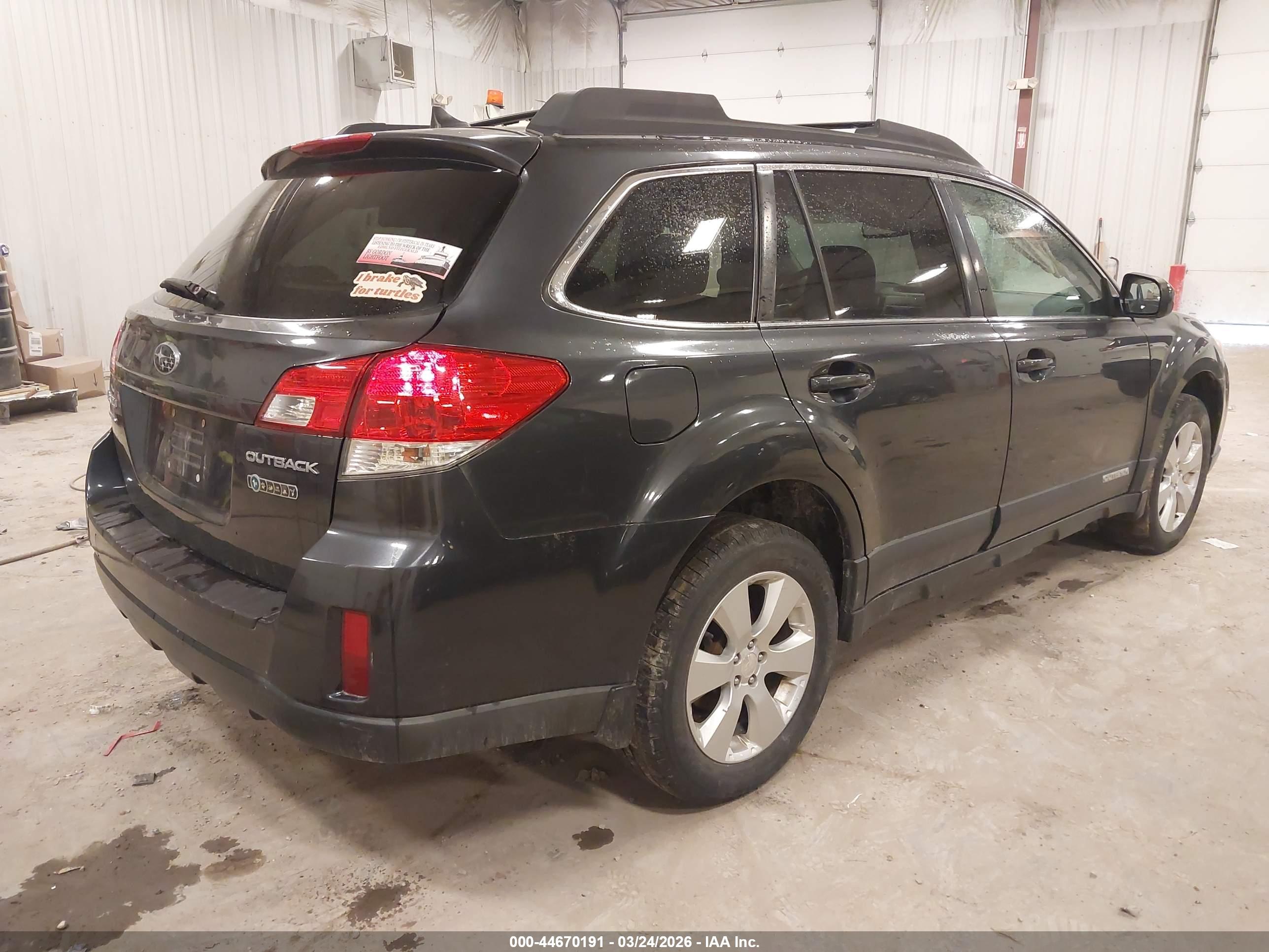 SUBARU OUTBACK image 4