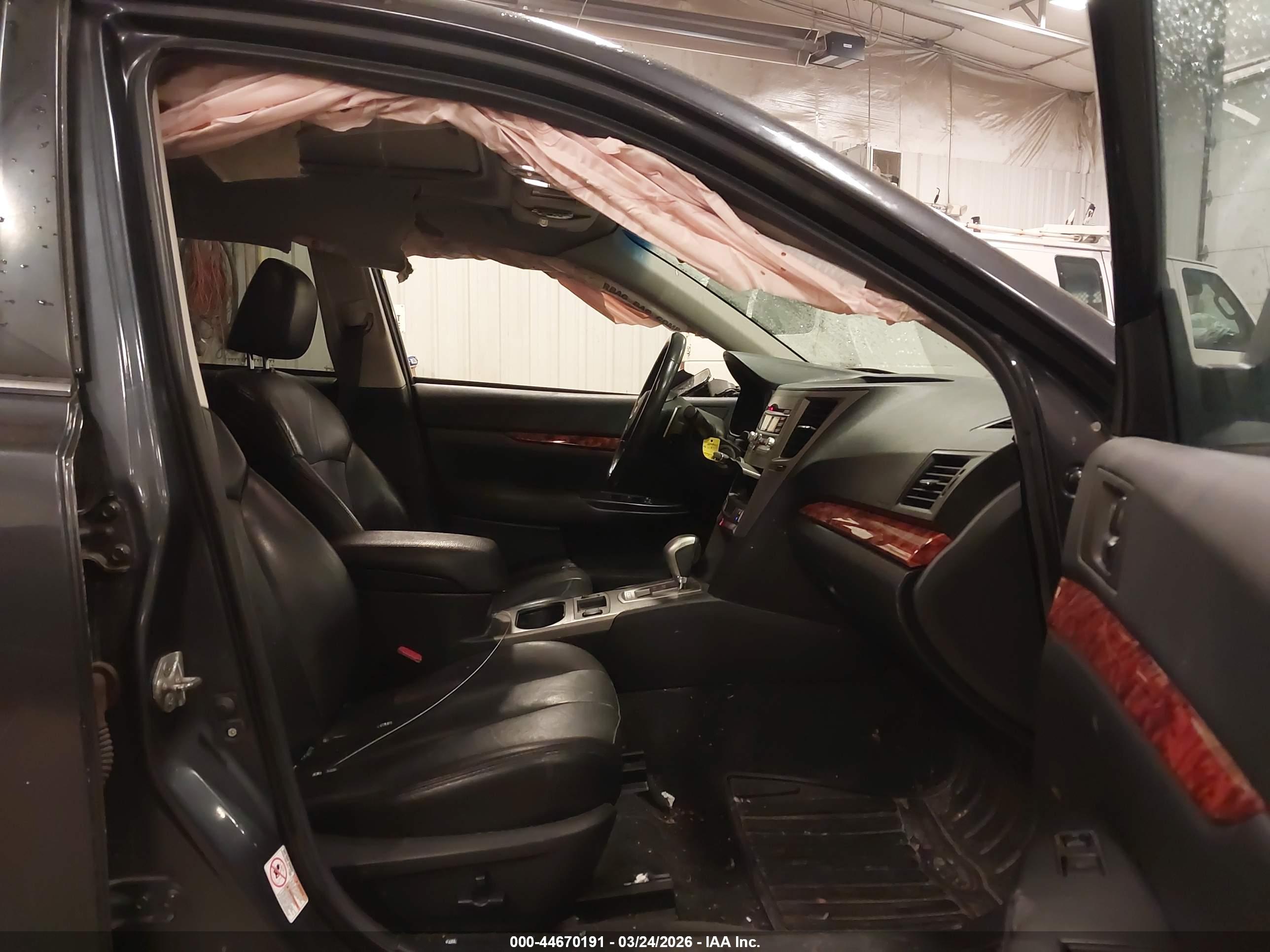 SUBARU OUTBACK image 5
