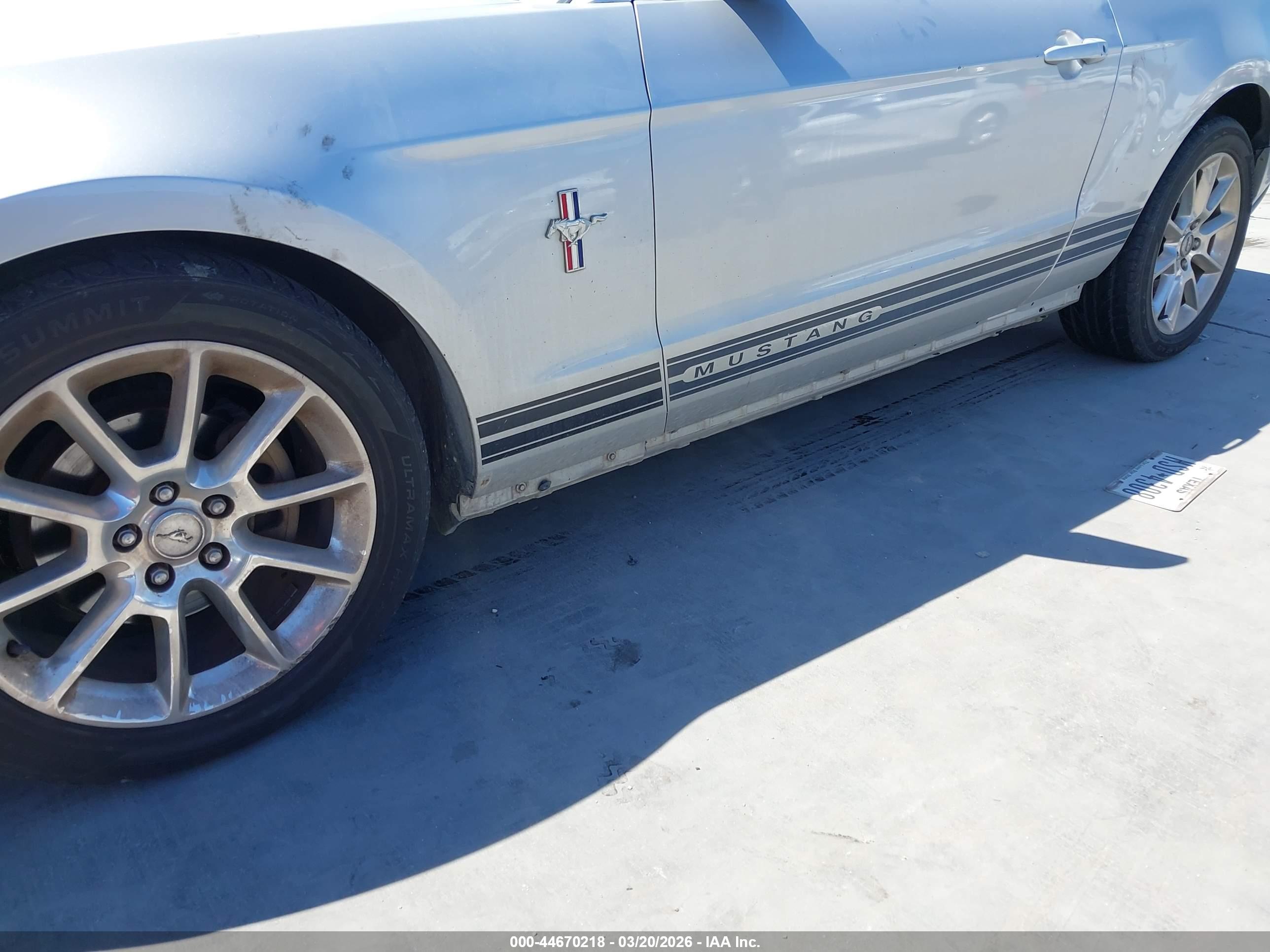 FORD MUSTANG image 6