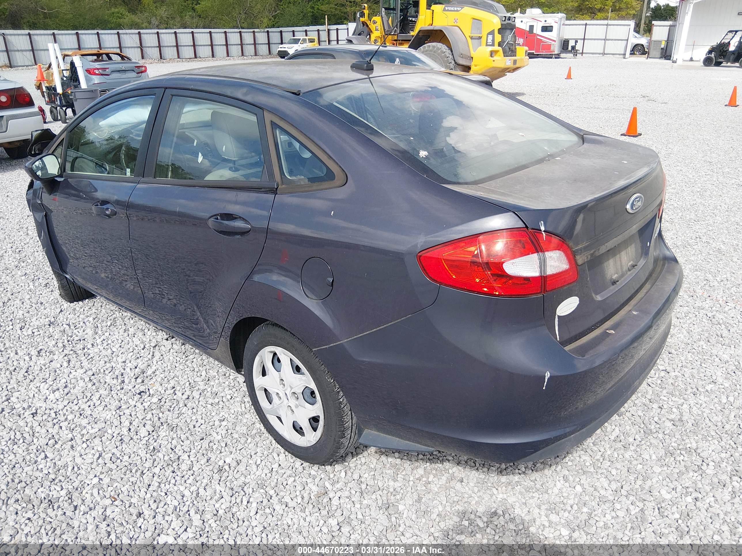 FORD FIESTA image 3