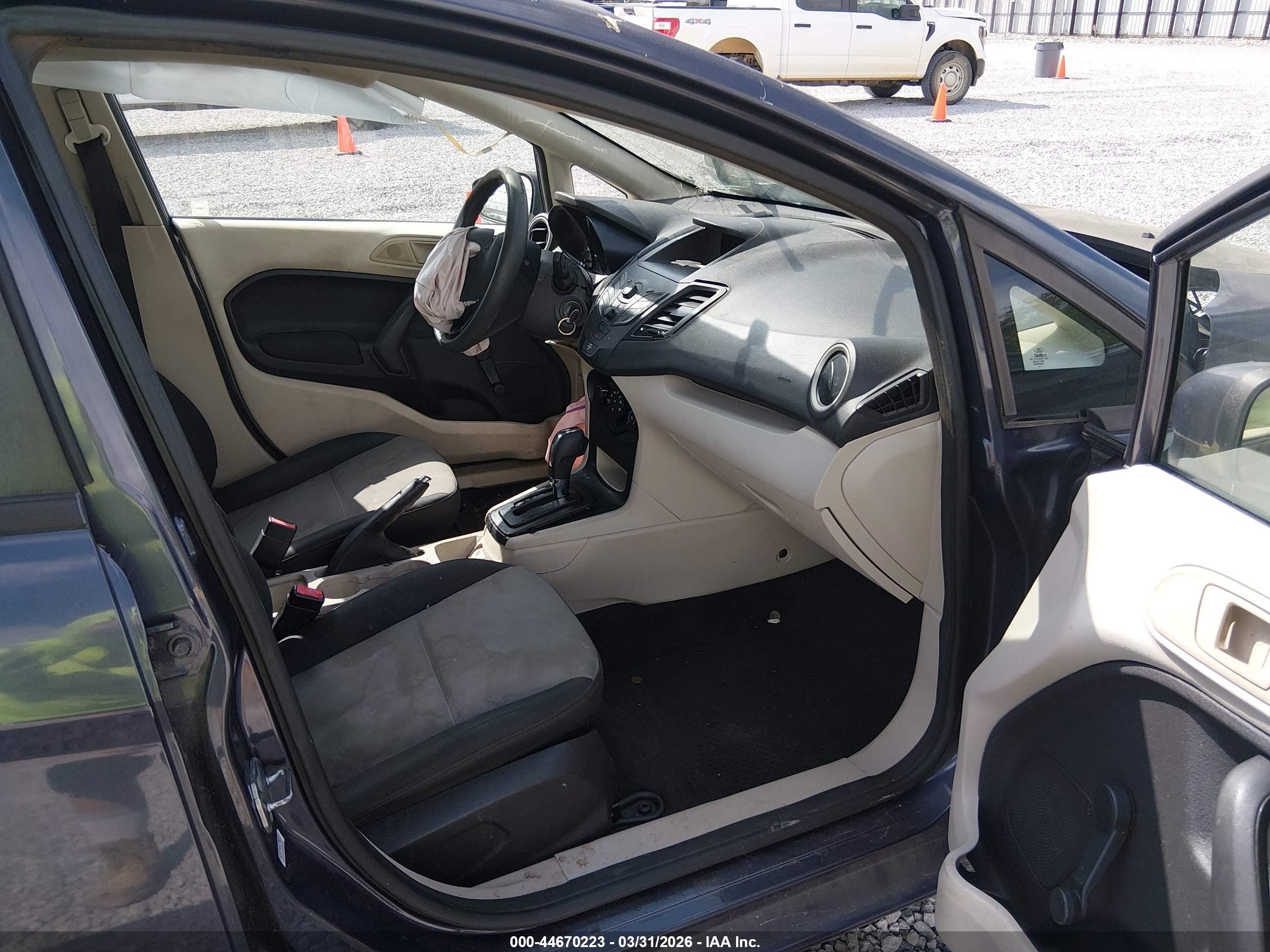 FORD FIESTA image 5