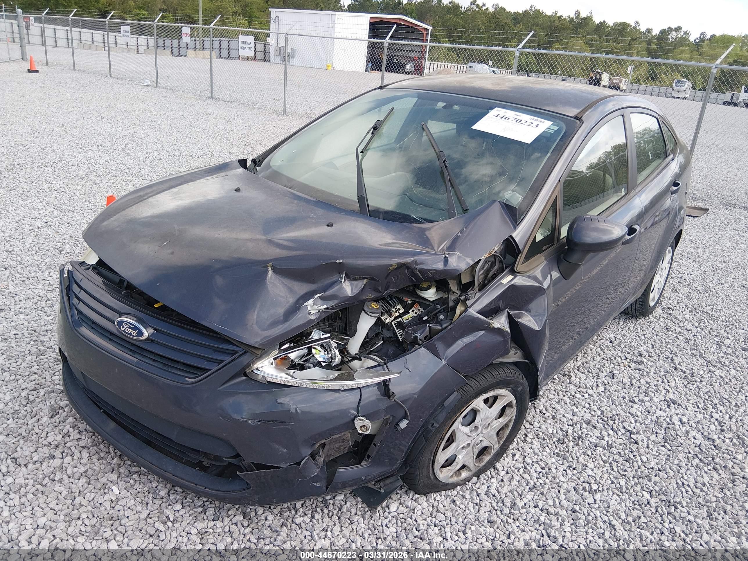 FORD FIESTA image 6
