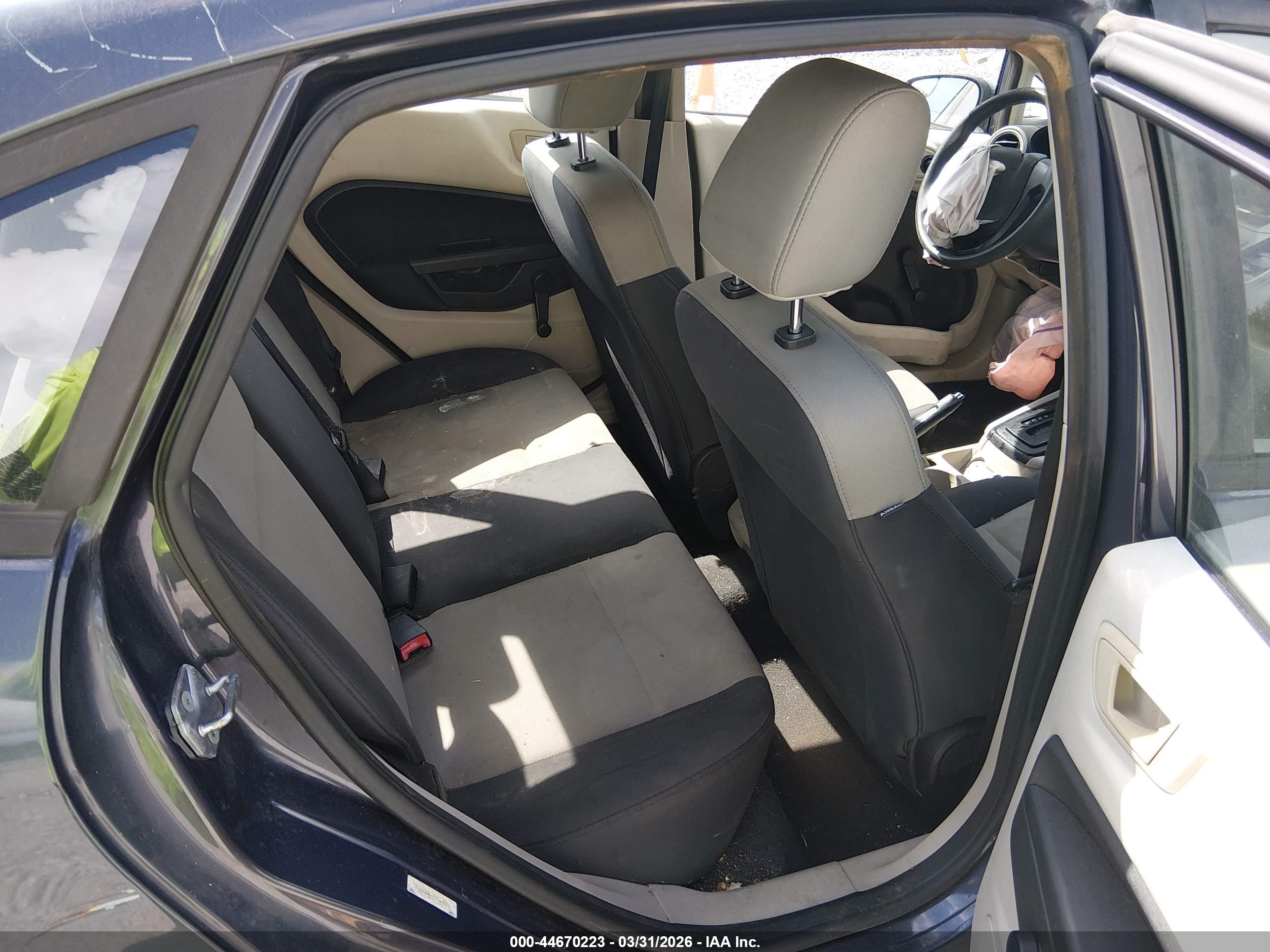 FORD FIESTA image 8