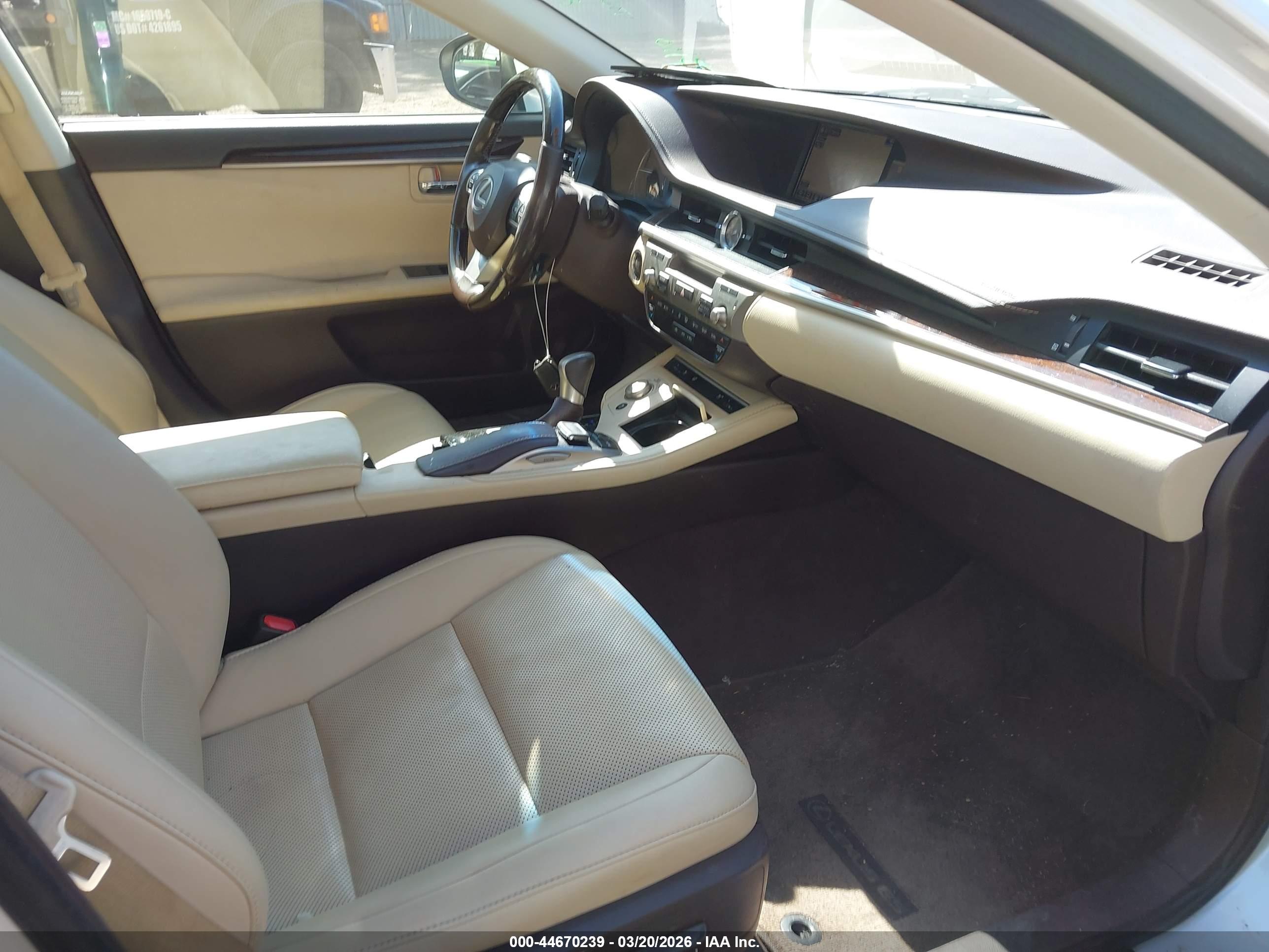 LEXUS ES image 5
