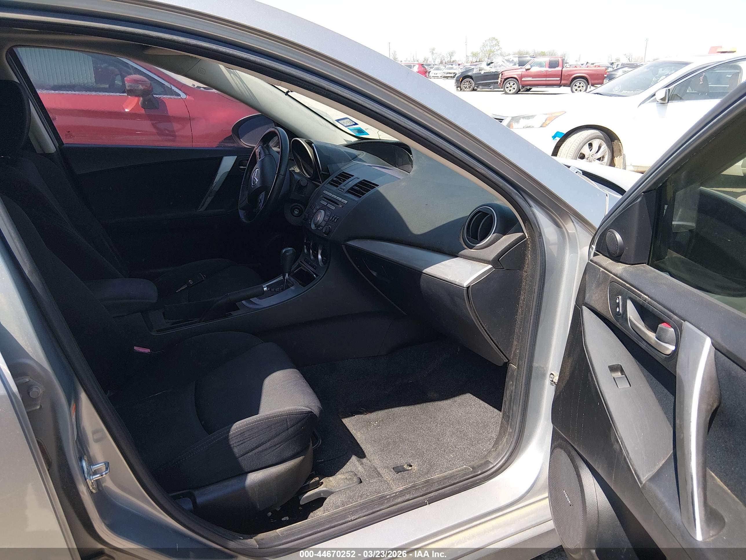 MAZDA MAZDA3 image 5