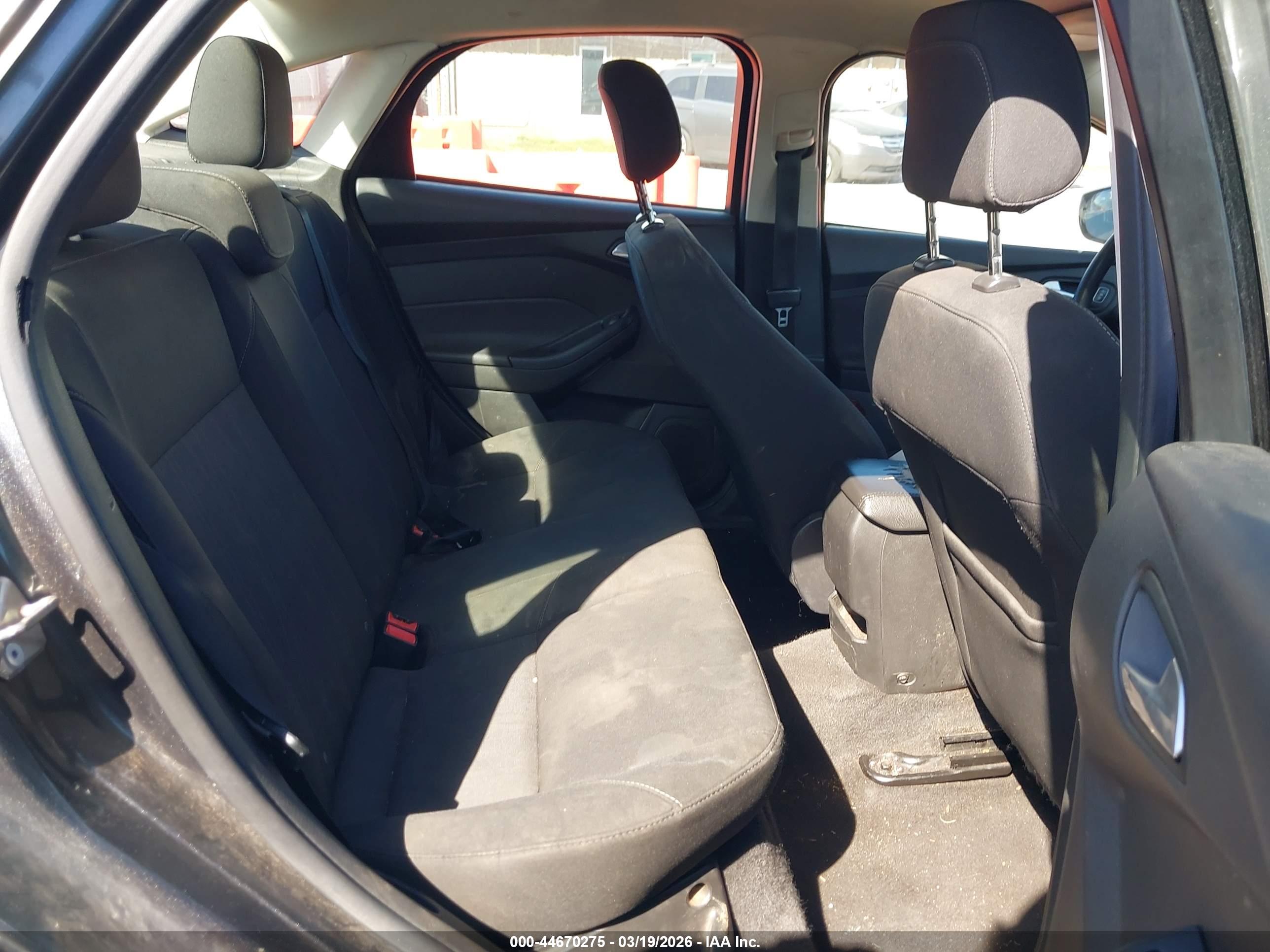 FORD FOCUS image 8