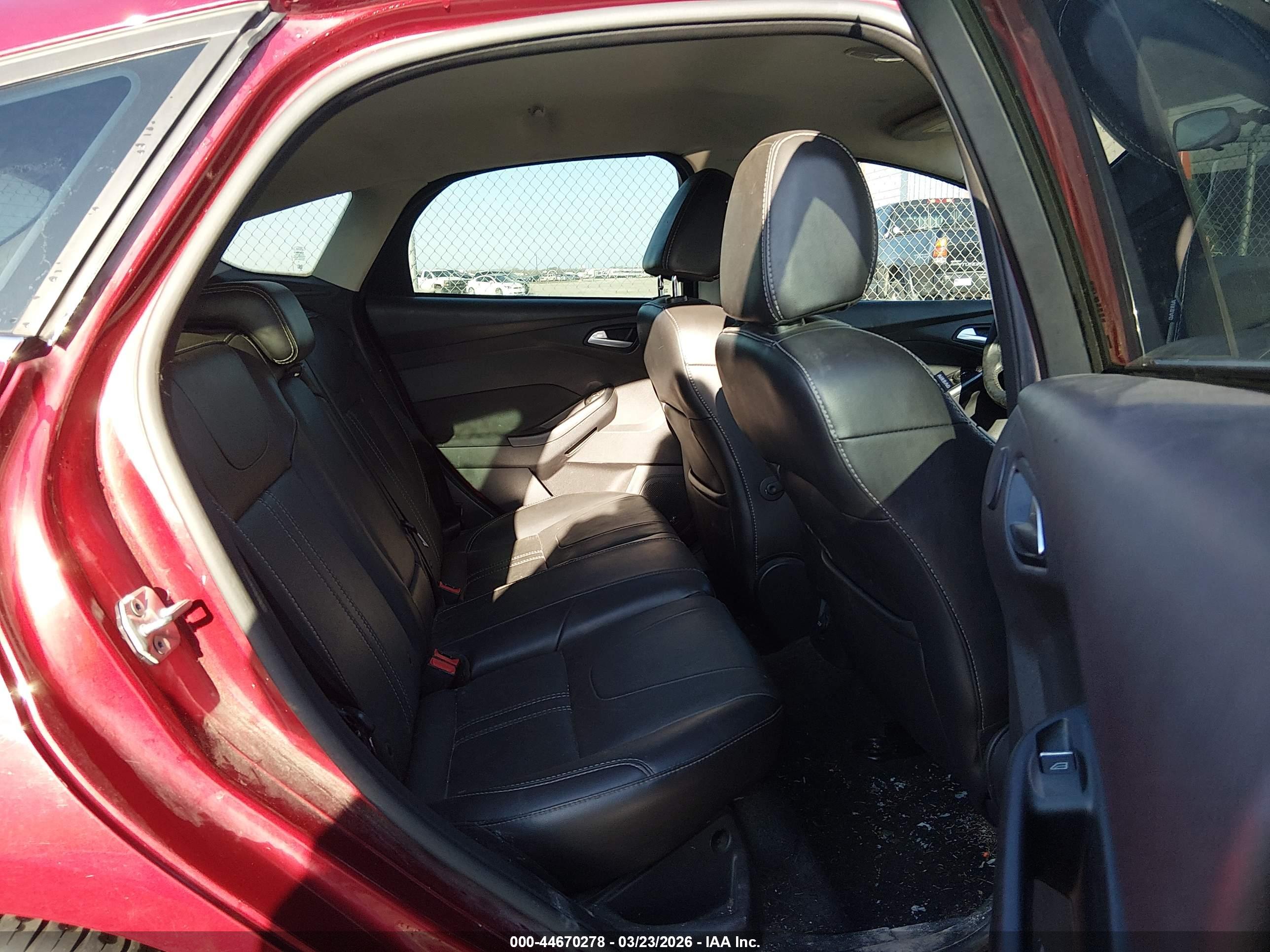 FORD FOCUS image 8