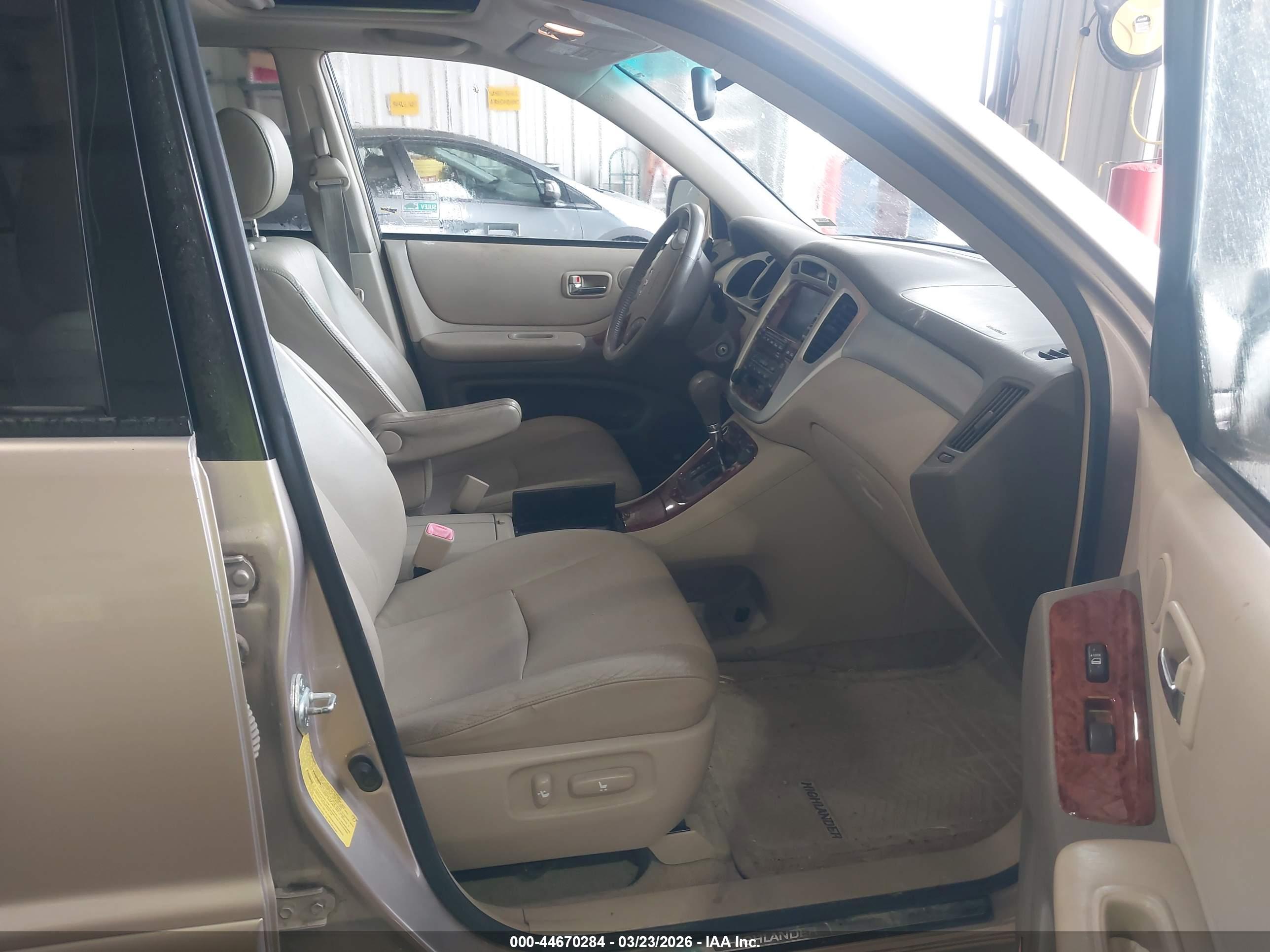 TOYOTA HIGHLANDER image 5