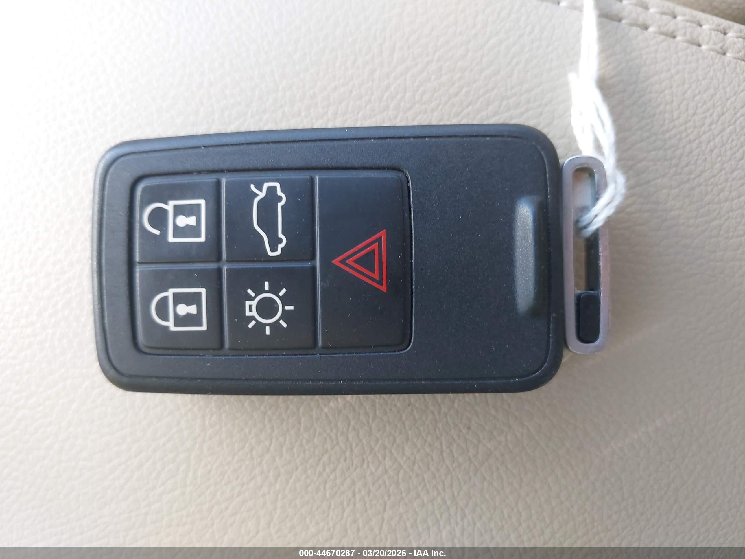 VOLVO XC60 image 11