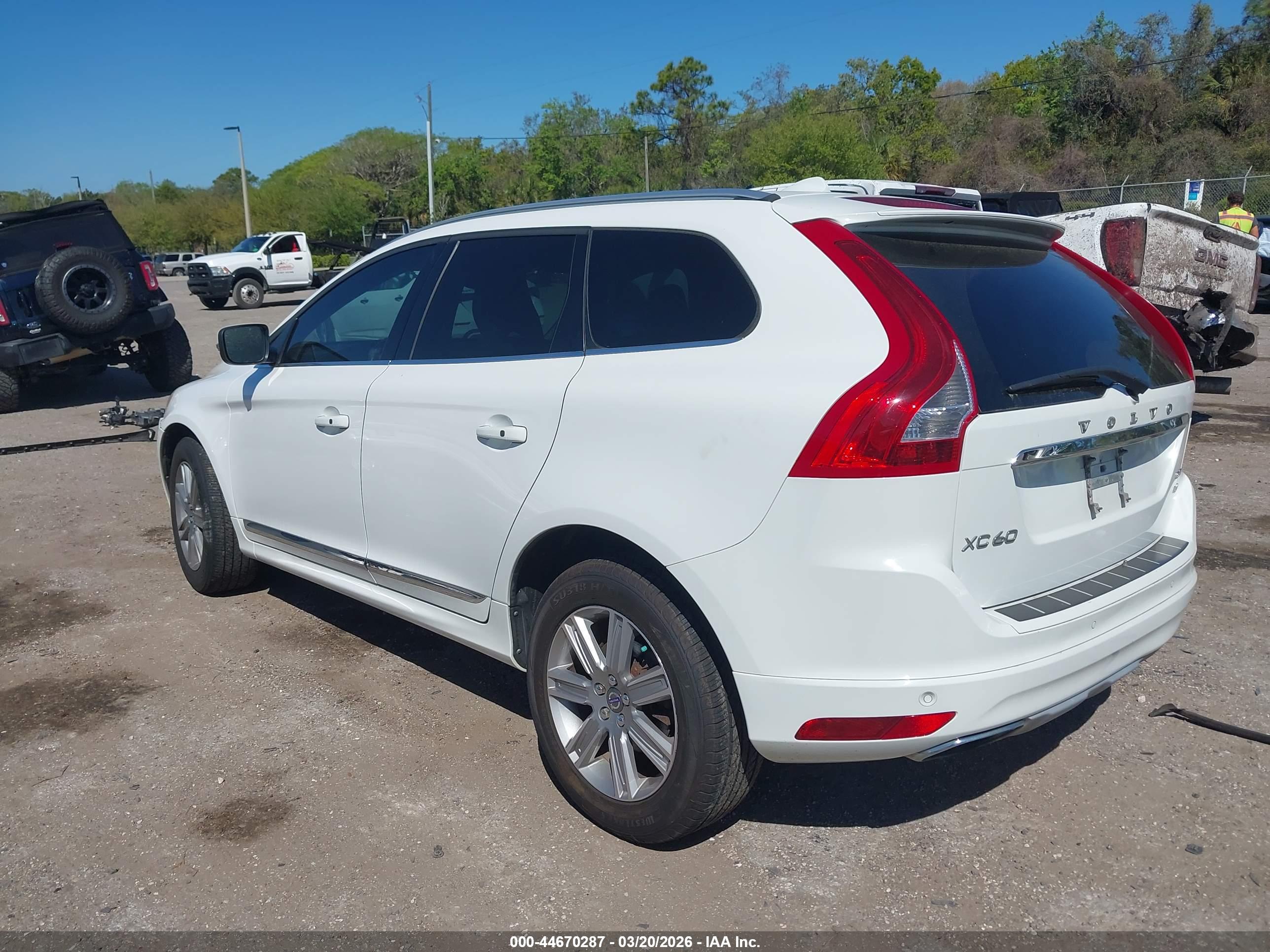 VOLVO XC60 image 3