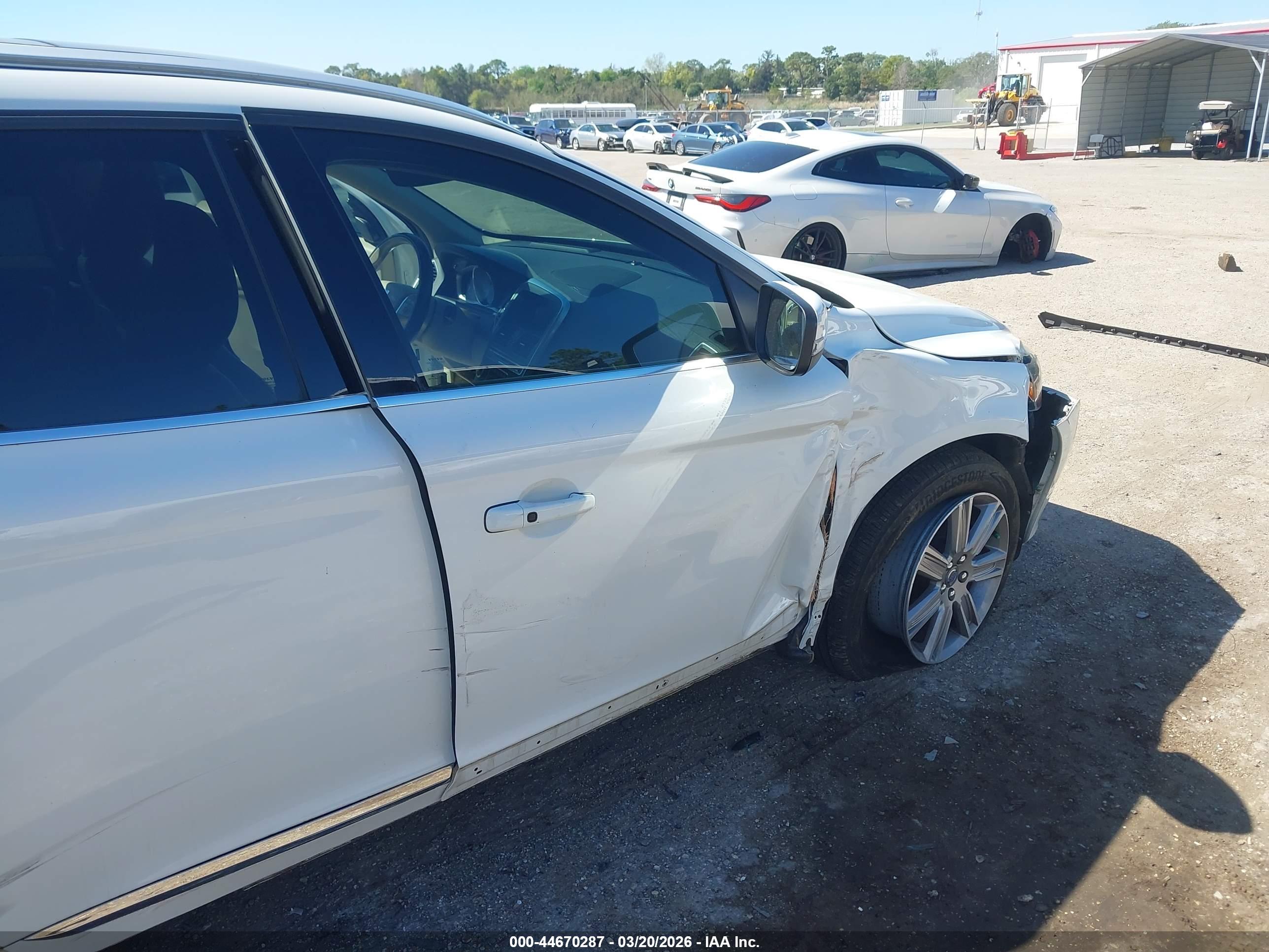 VOLVO XC60 image 6