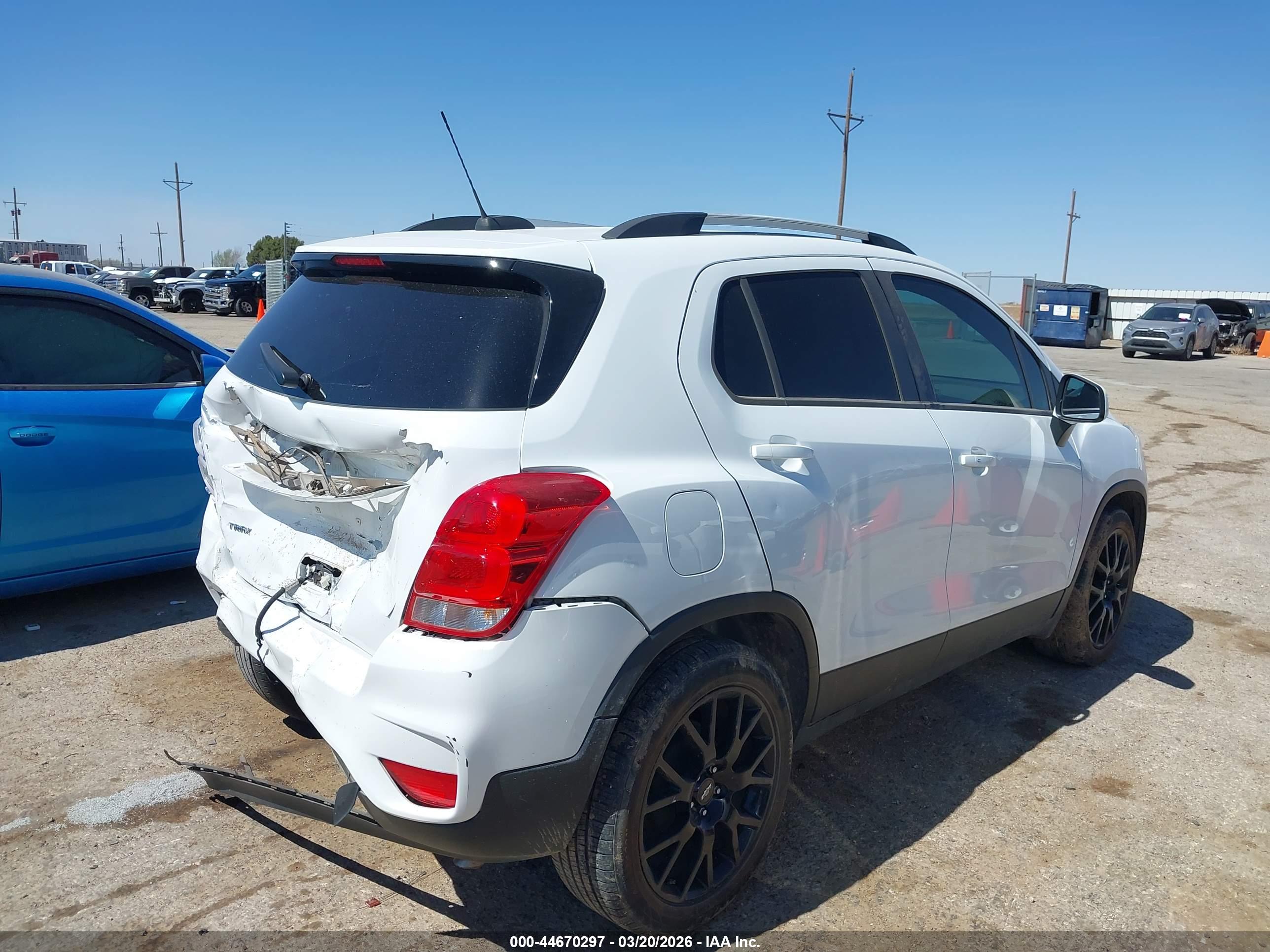 CHEVROLET TRAX image 4