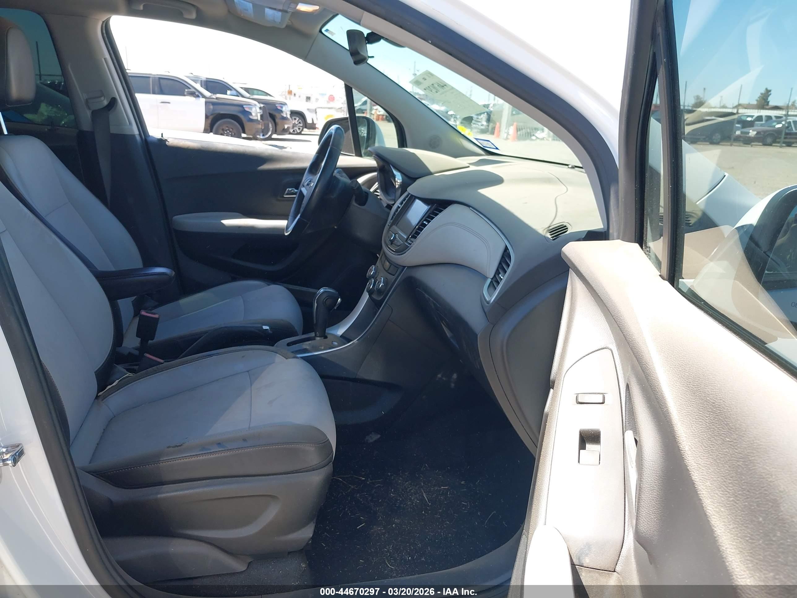 CHEVROLET TRAX image 5