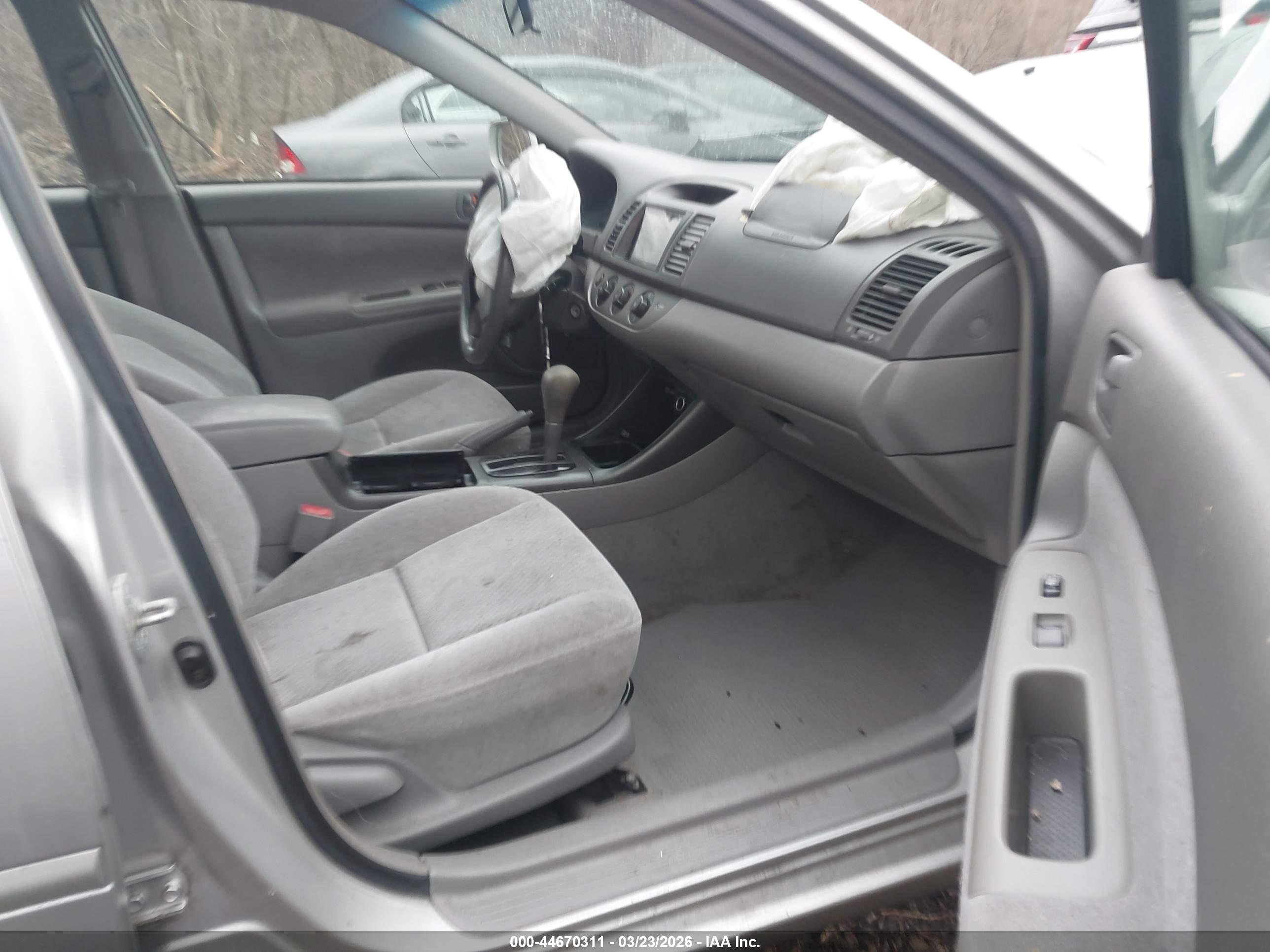 TOYOTA CAMRY image 5
