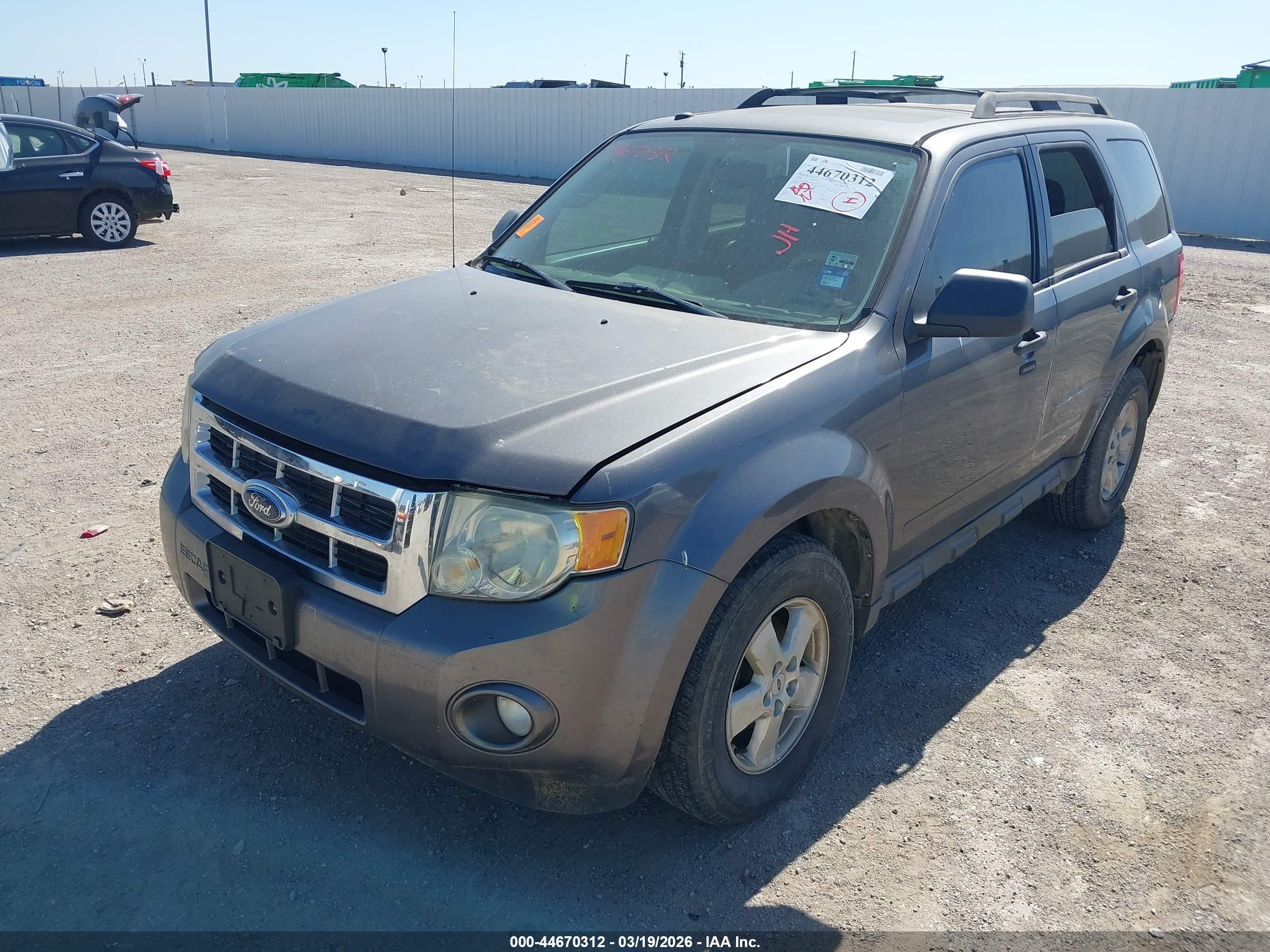 FORD ESCAPE image 2