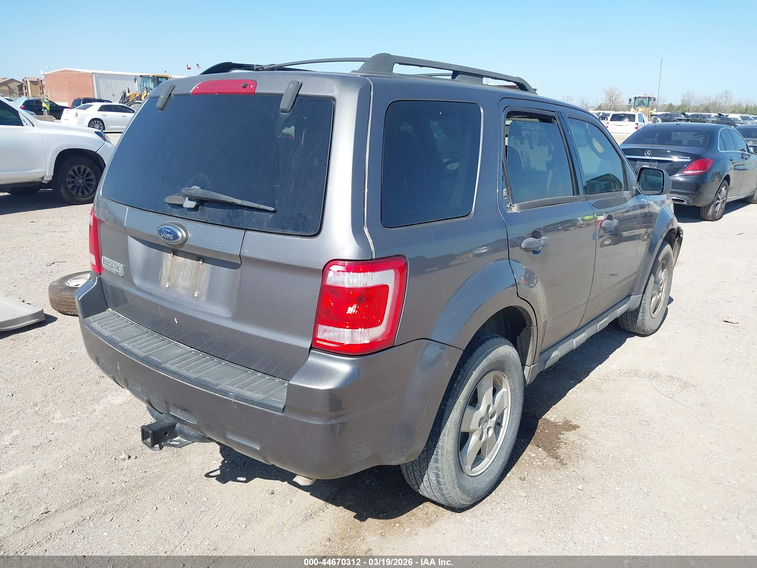 FORD ESCAPE image 4