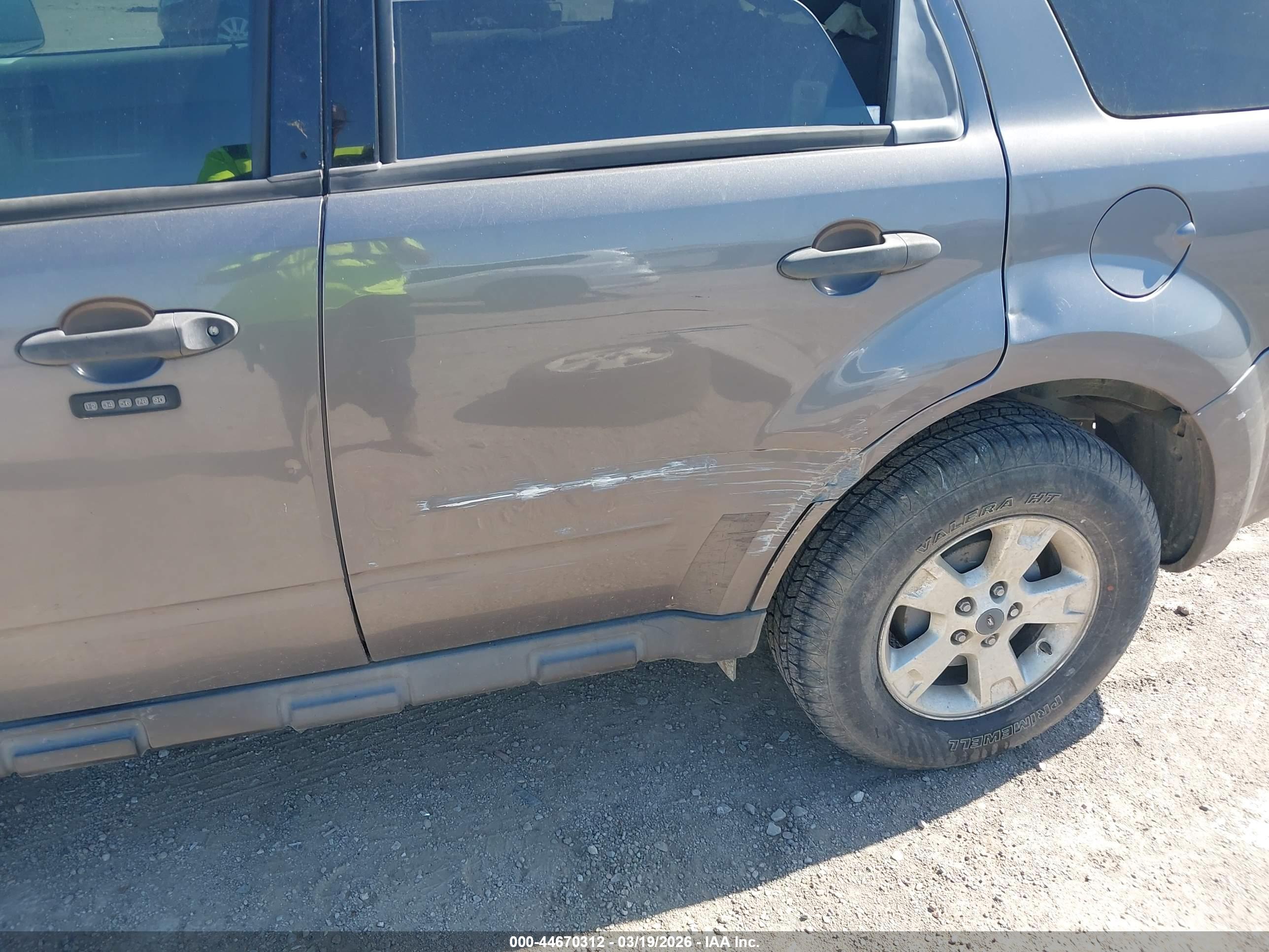 FORD ESCAPE image 6