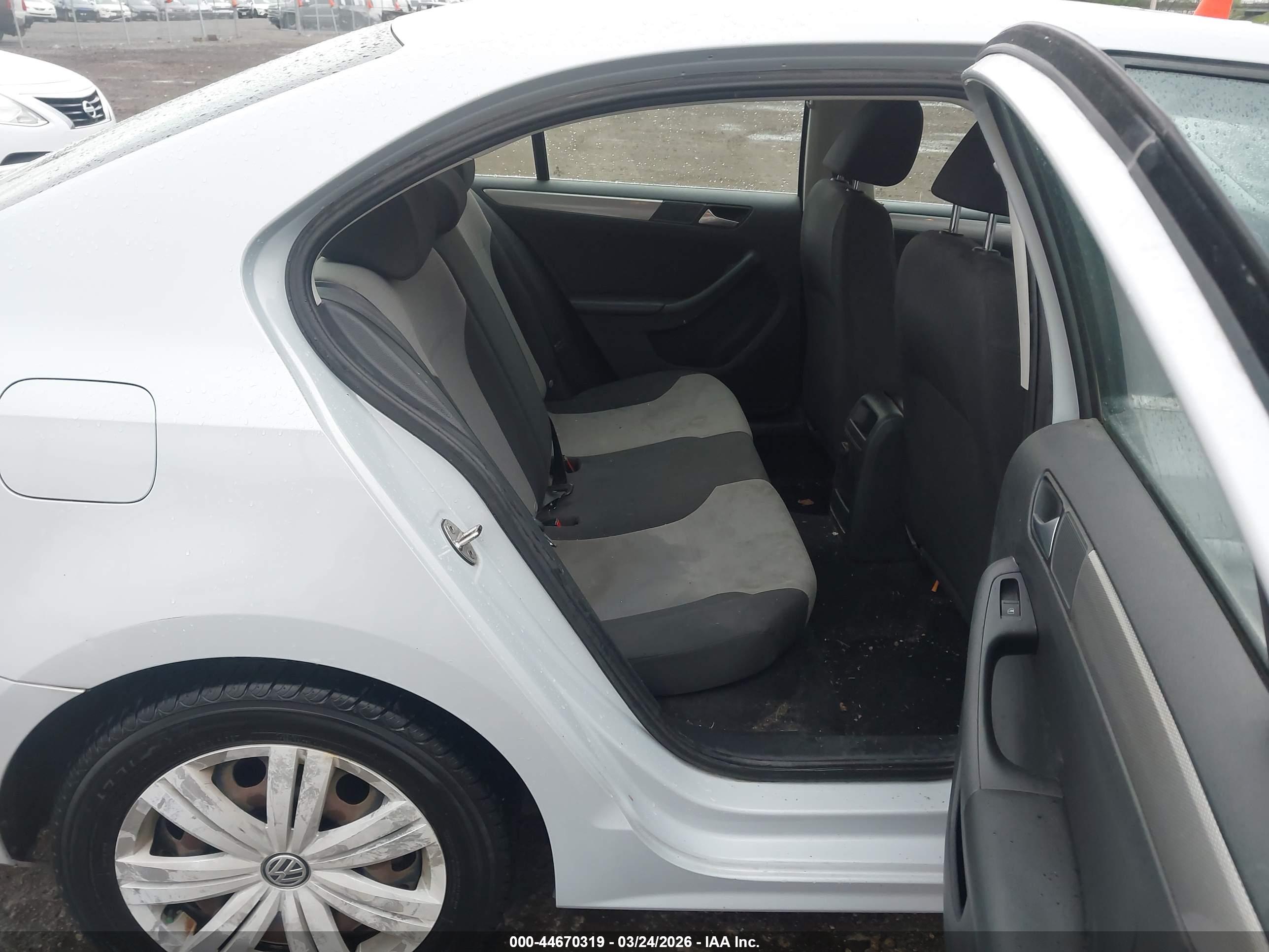 VOLKSWAGEN JETTA image 8
