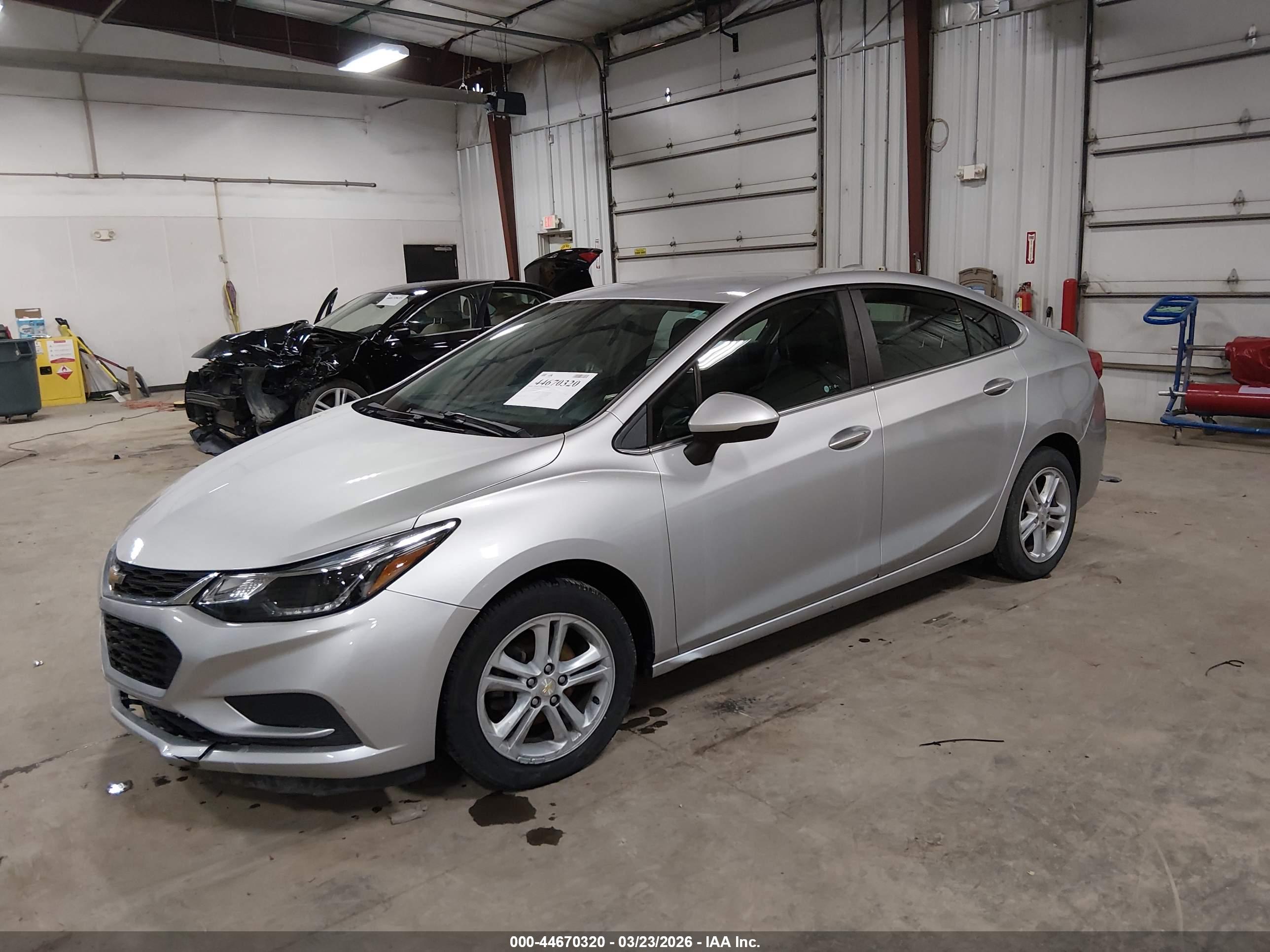 CHEVROLET CRUZE image 2