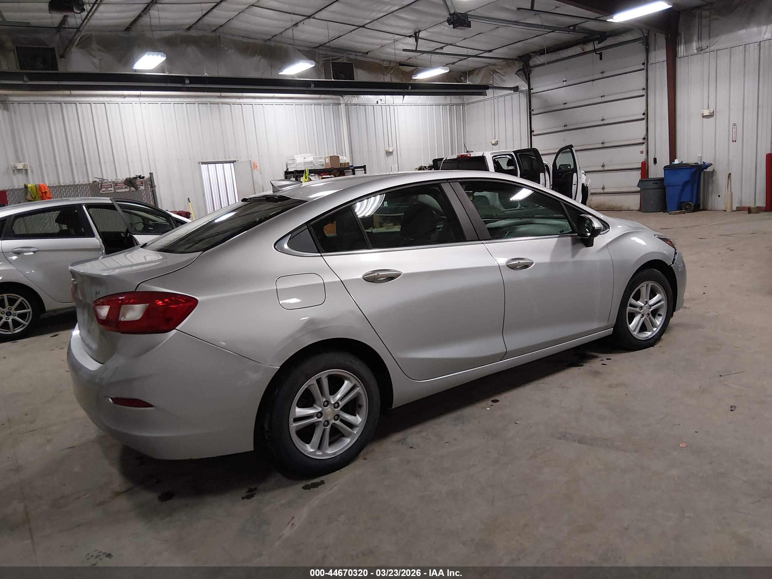 CHEVROLET CRUZE image 4