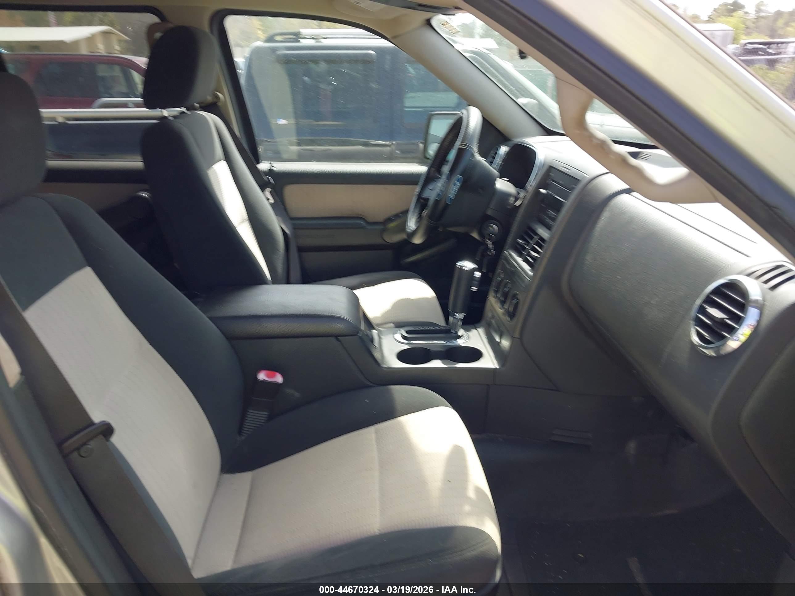 FORD EXPLORER image 5