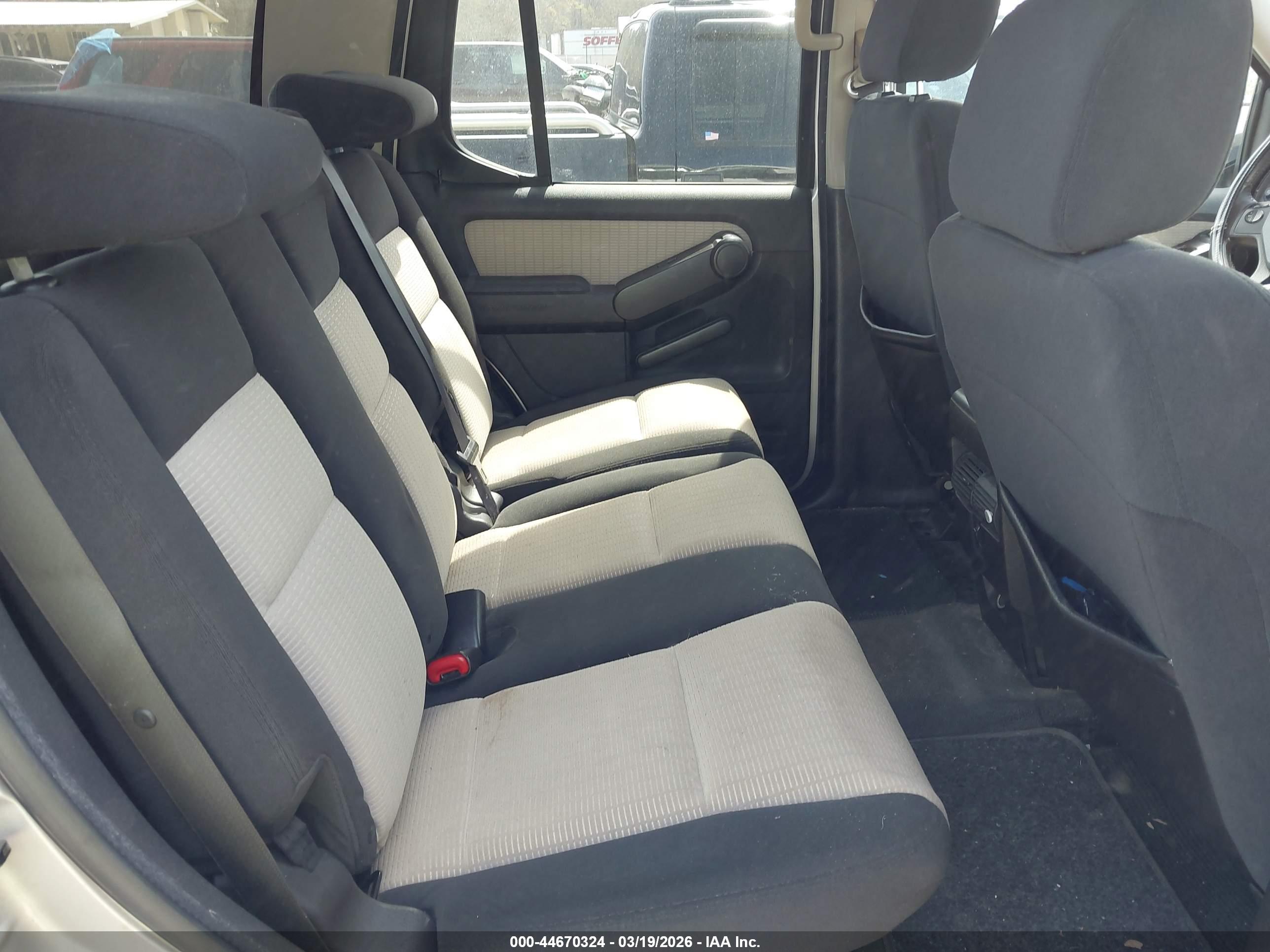 FORD EXPLORER image 8