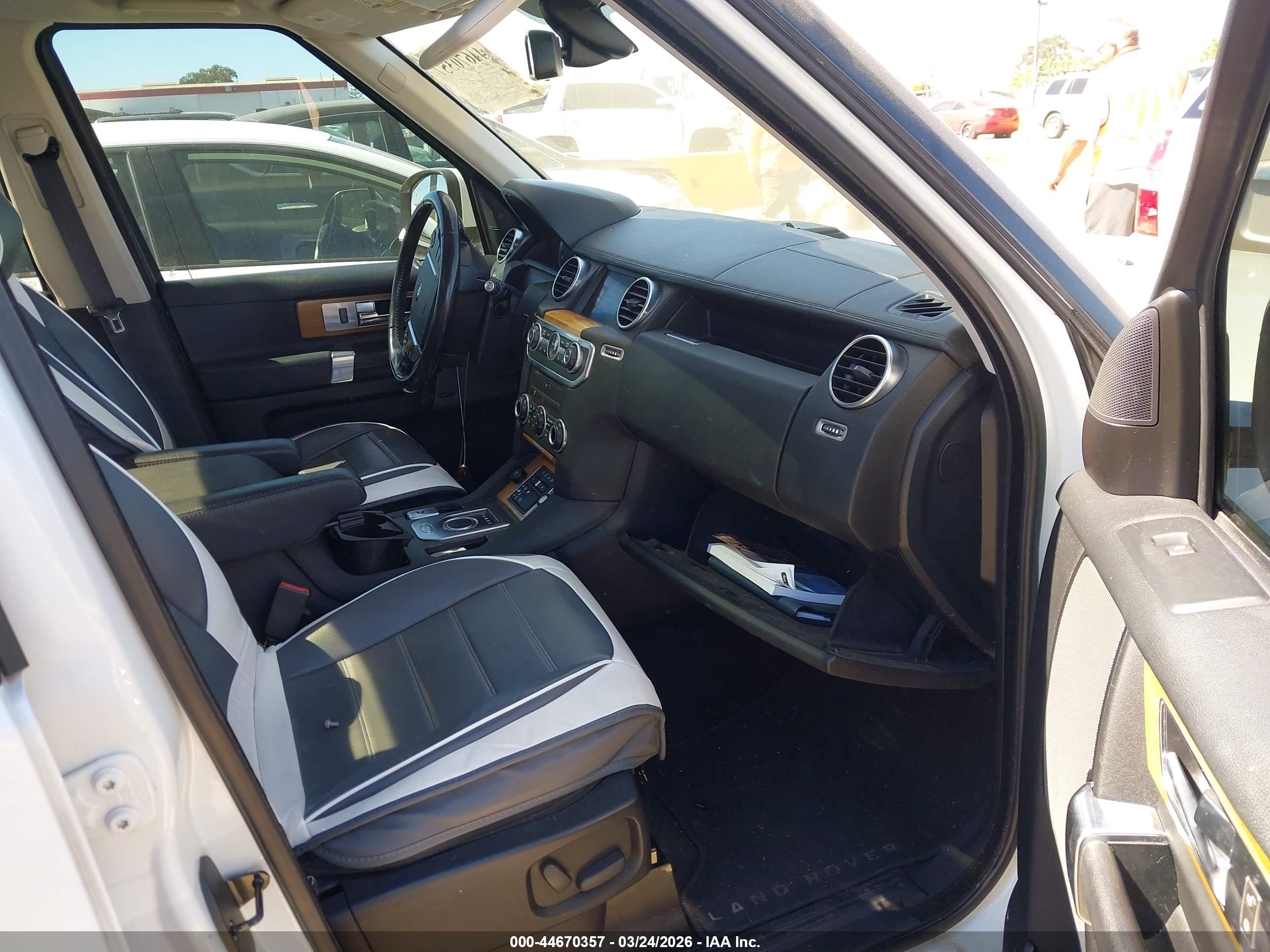 LAND ROVER image 5