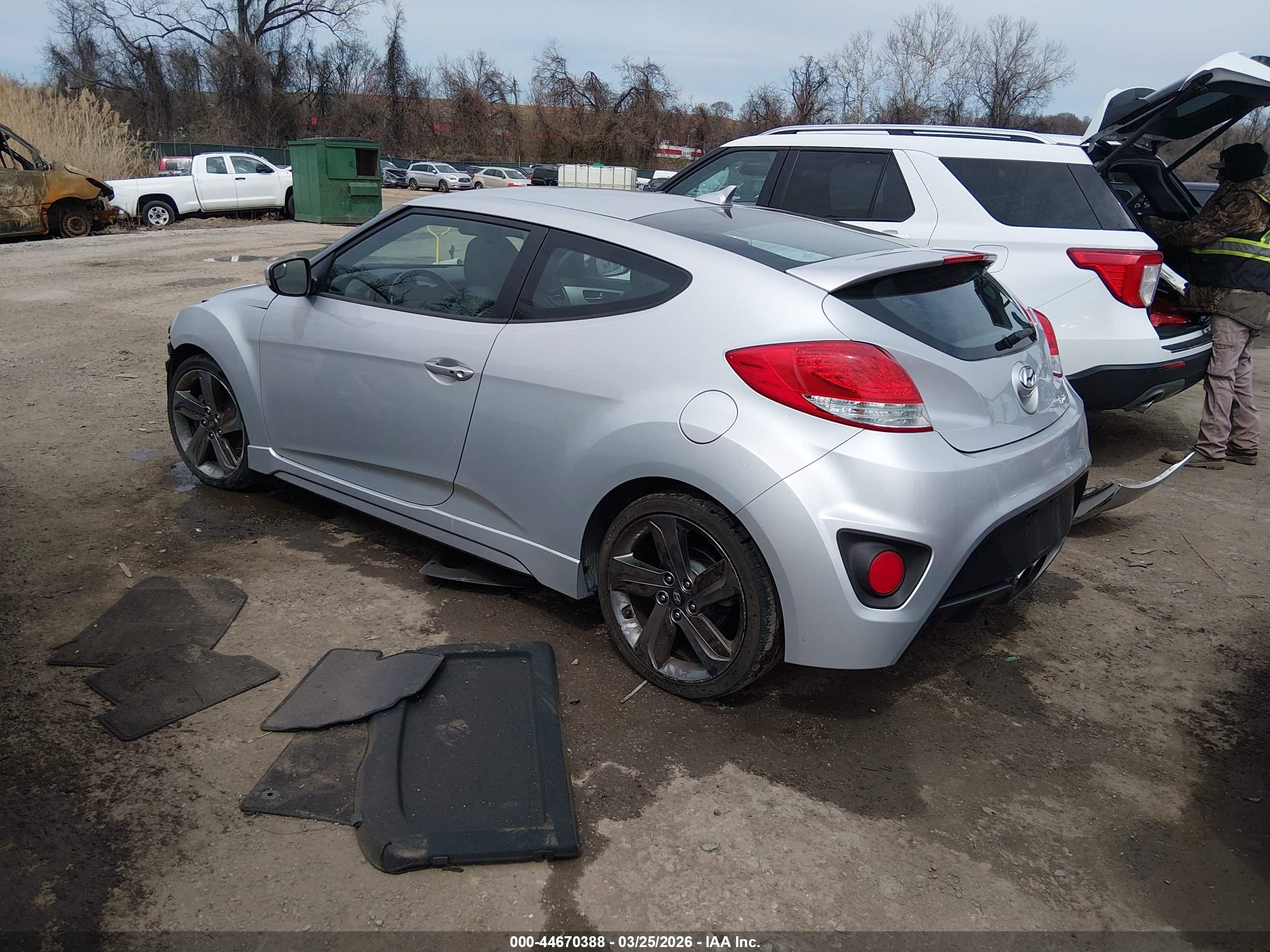 HYUNDAI VELOSTER image 3