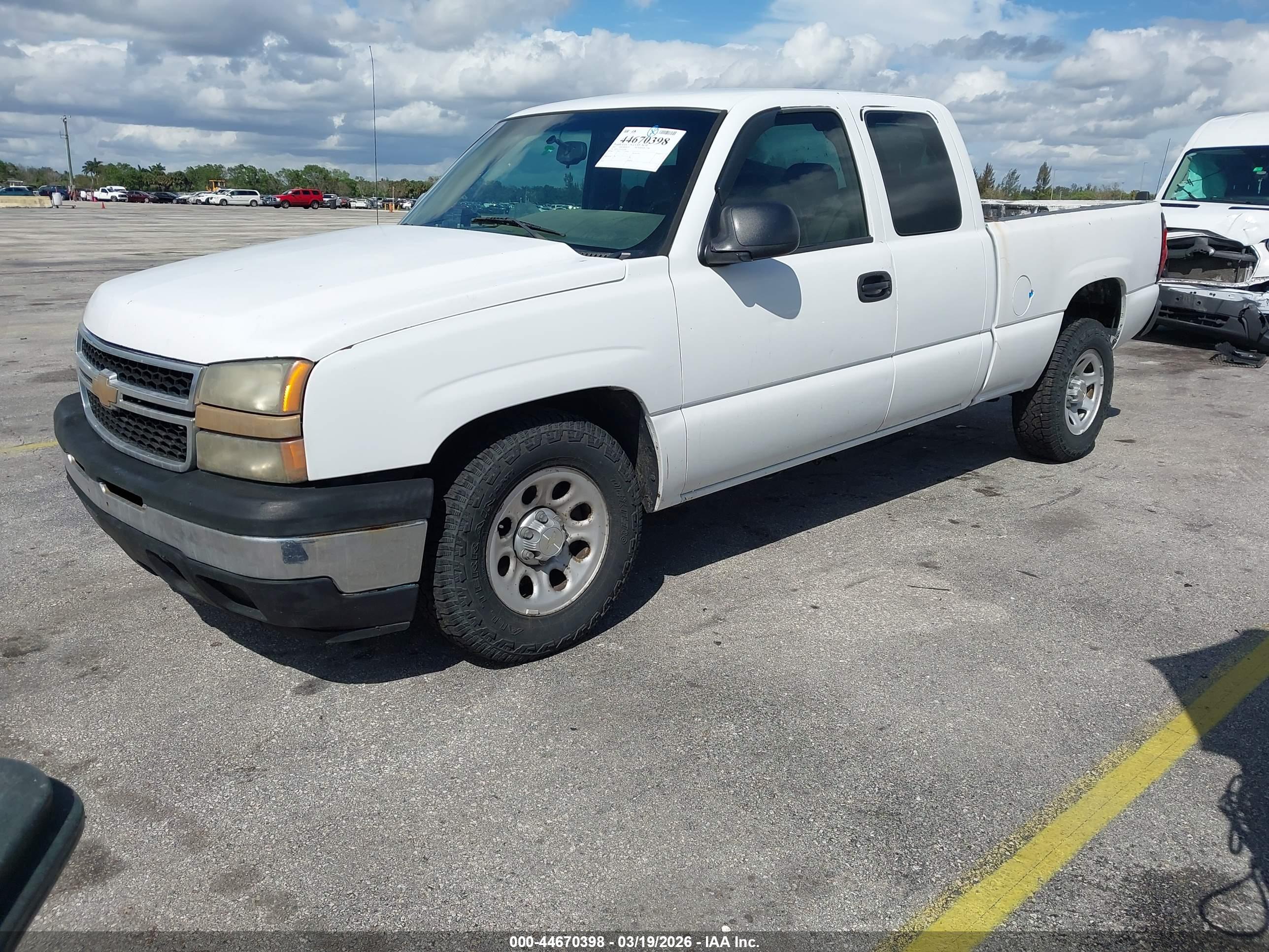 CHEVROLET SILVERADO image 2