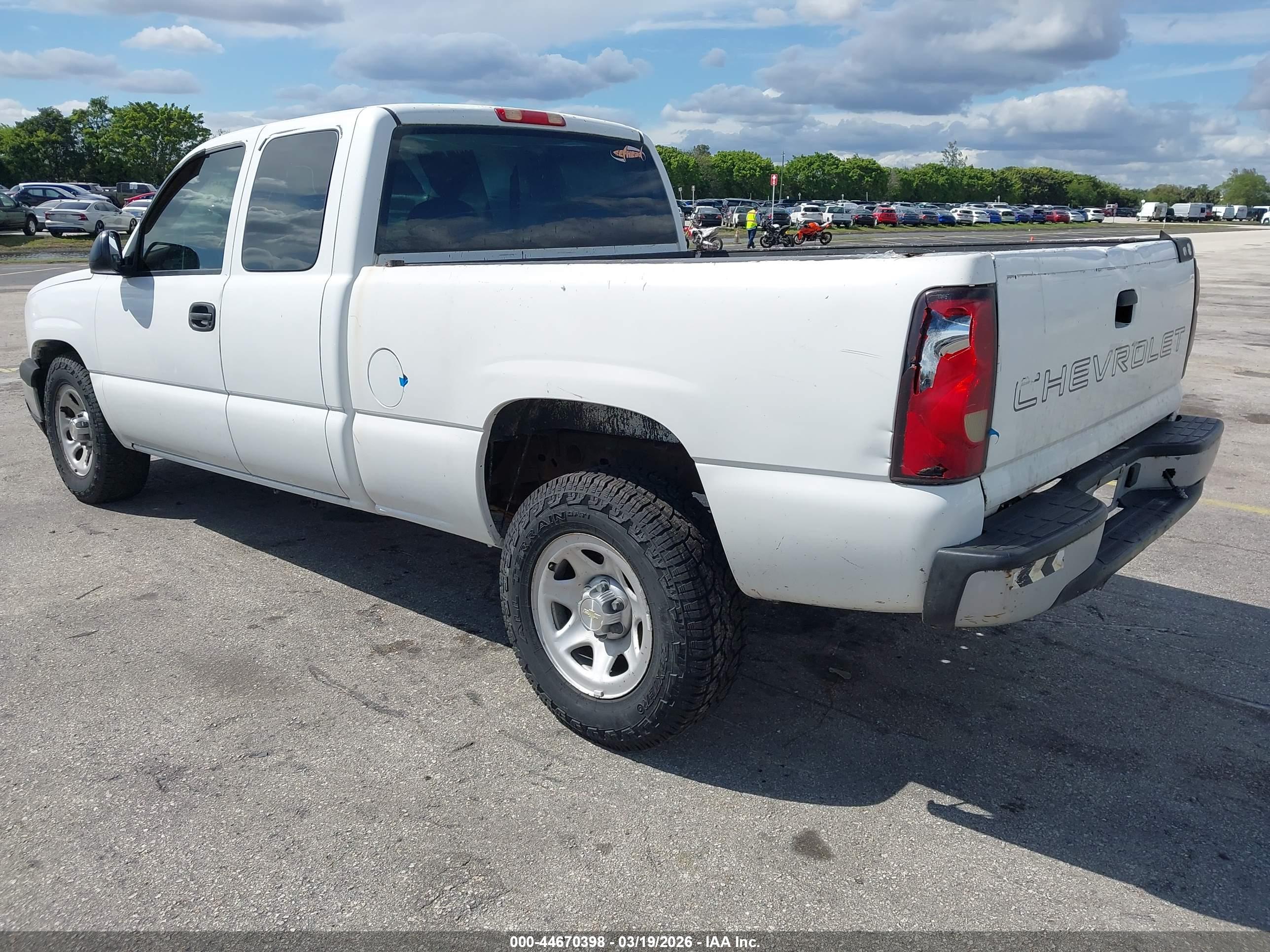 CHEVROLET SILVERADO image 3