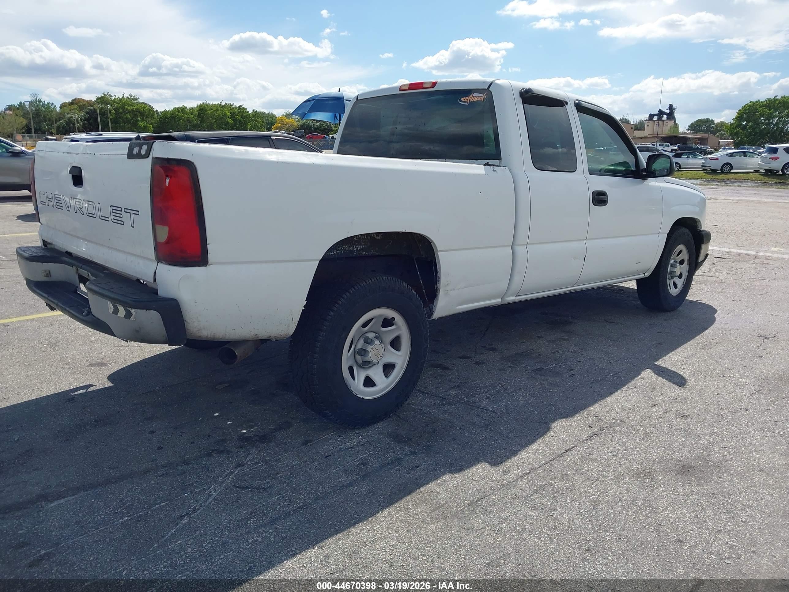 CHEVROLET SILVERADO image 4