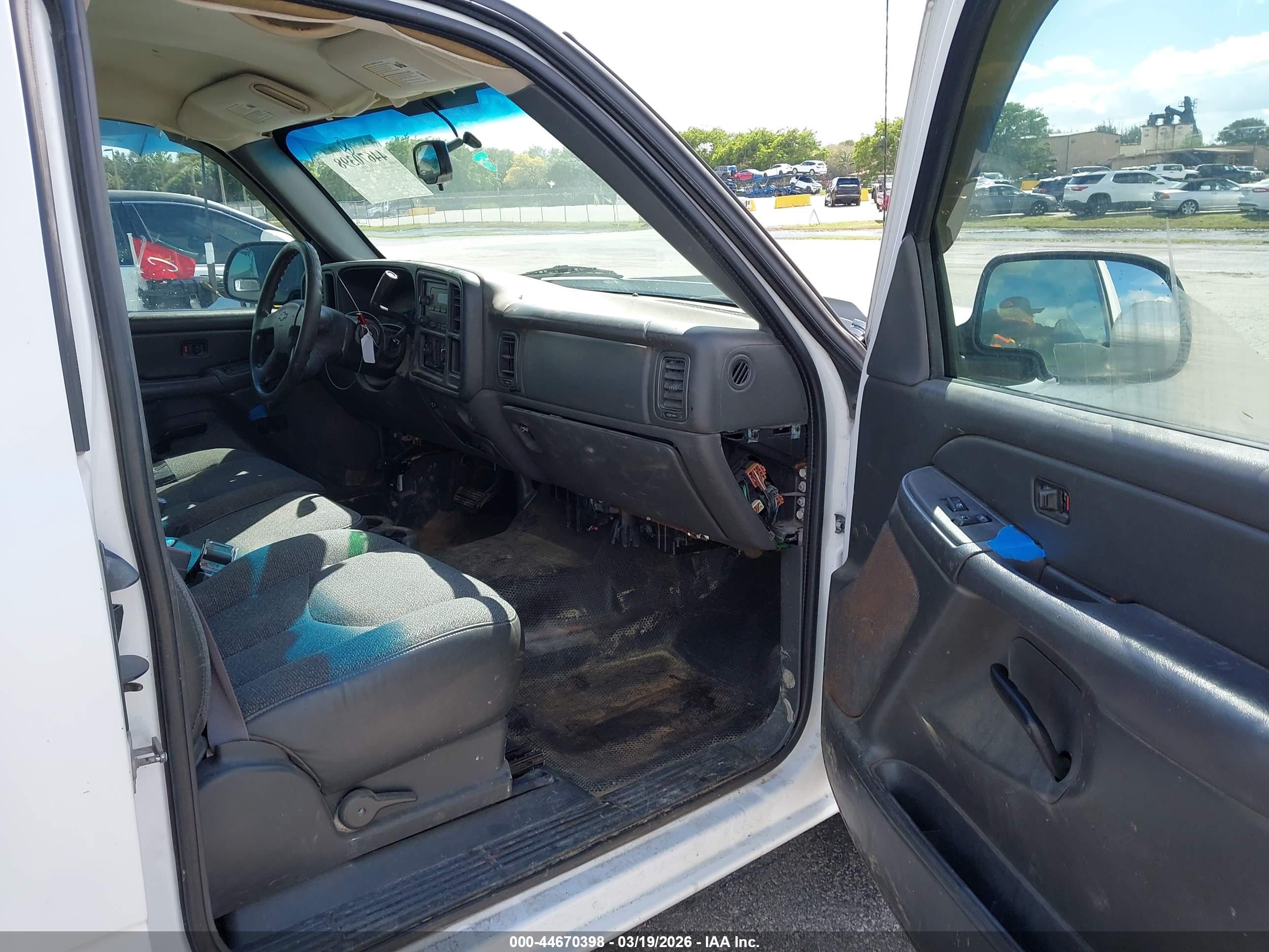 CHEVROLET SILVERADO image 5