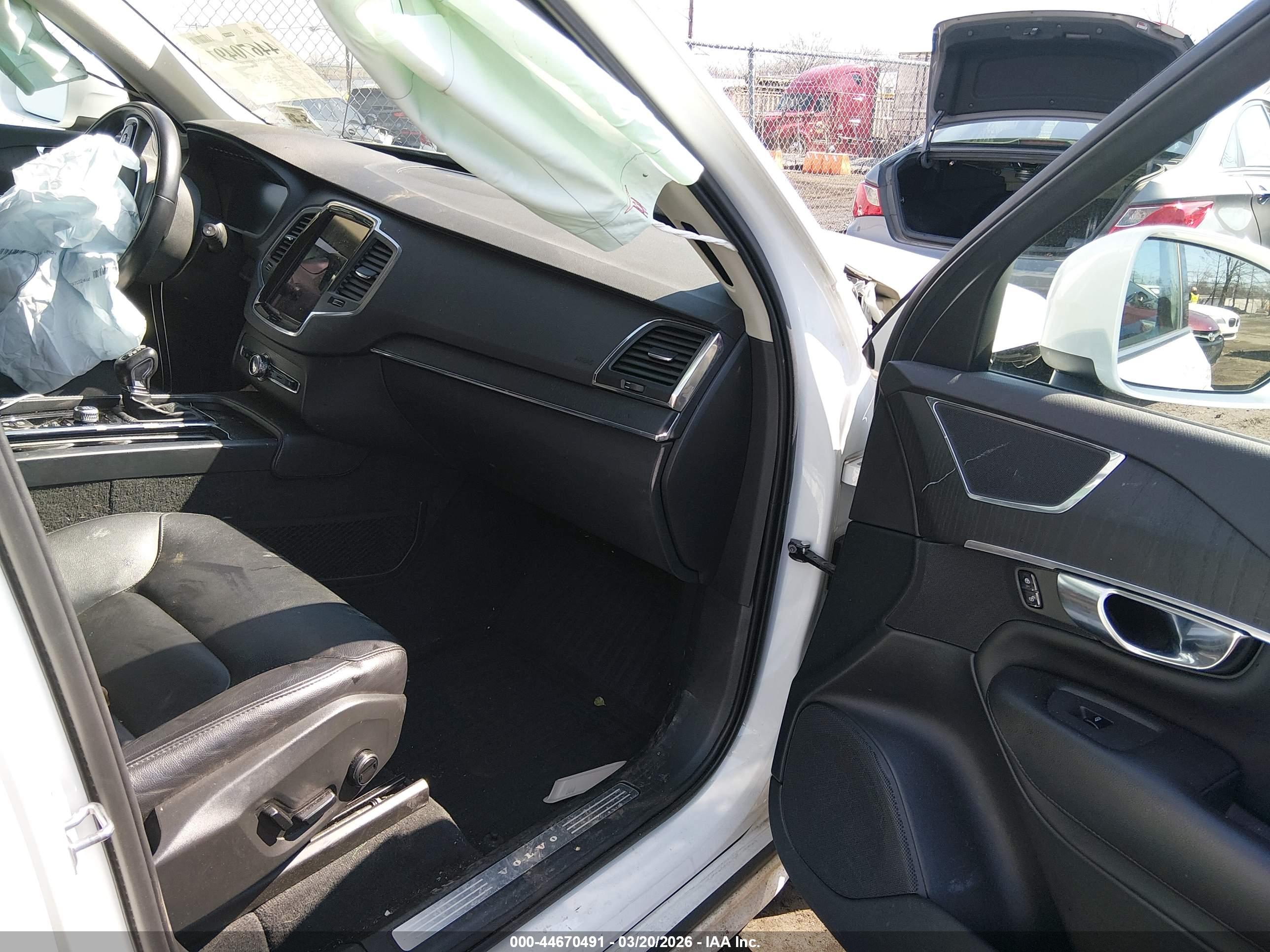 VOLVO XC90 image 5