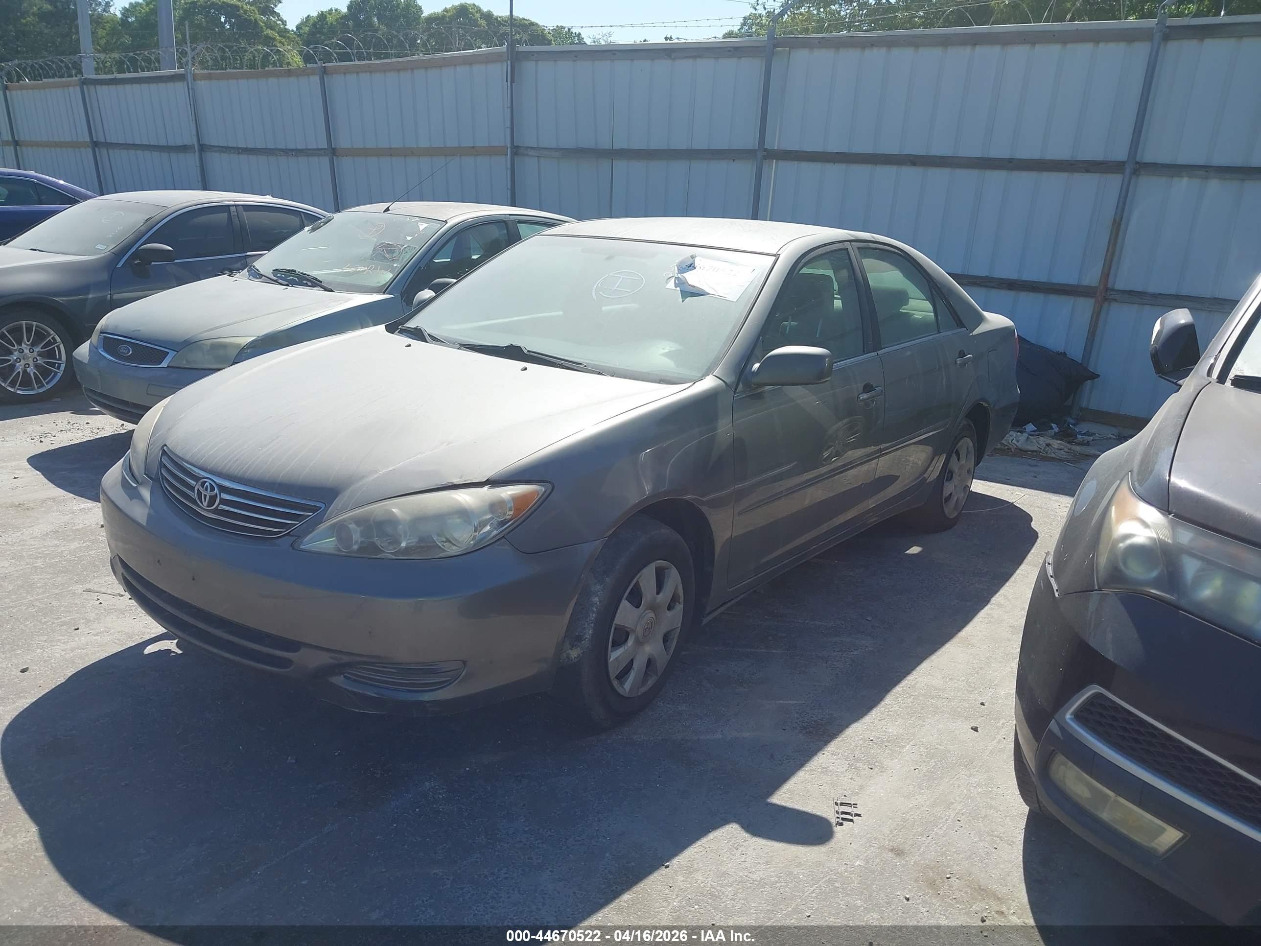 TOYOTA CAMRY image 2