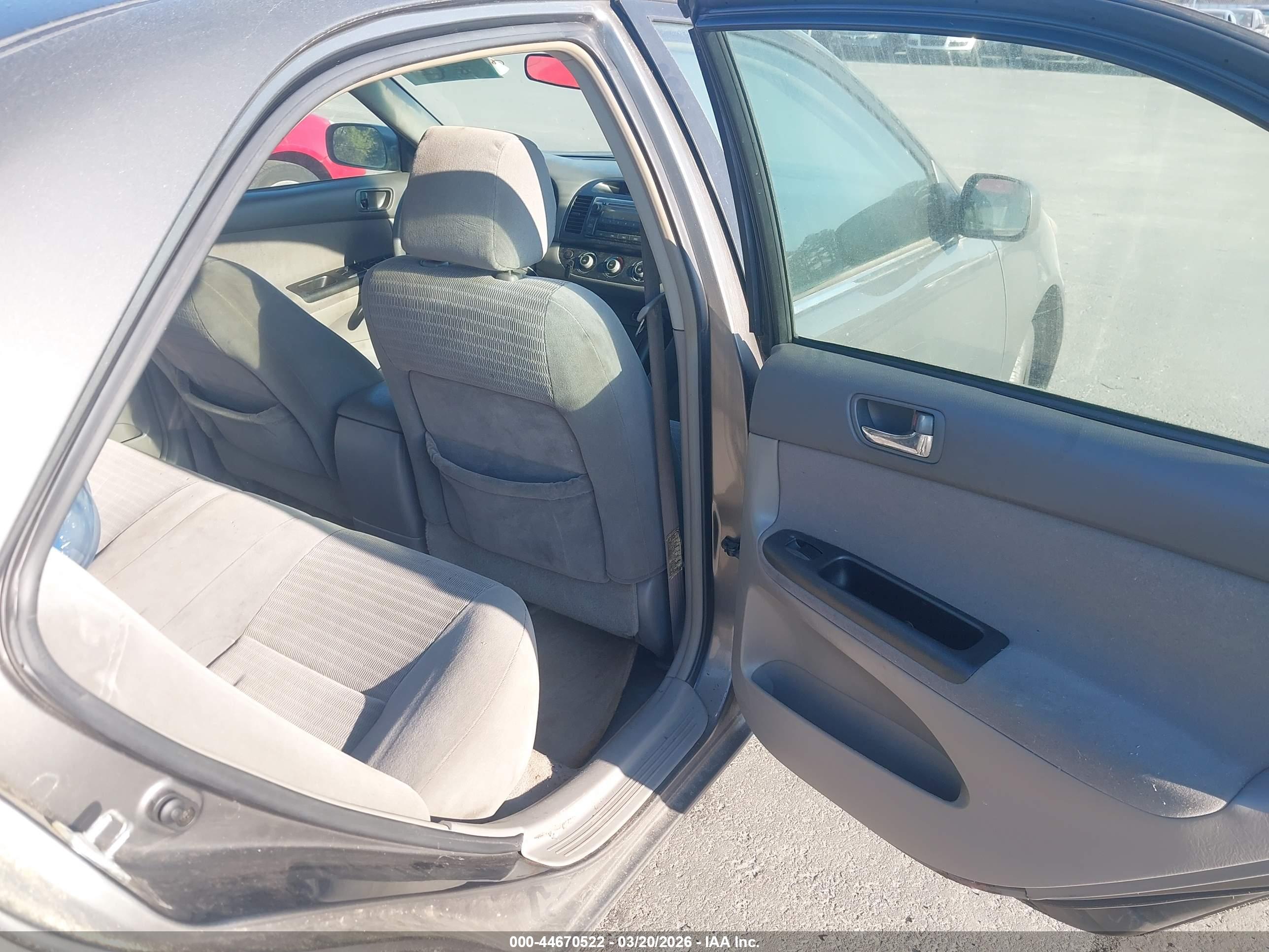 TOYOTA CAMRY image 8