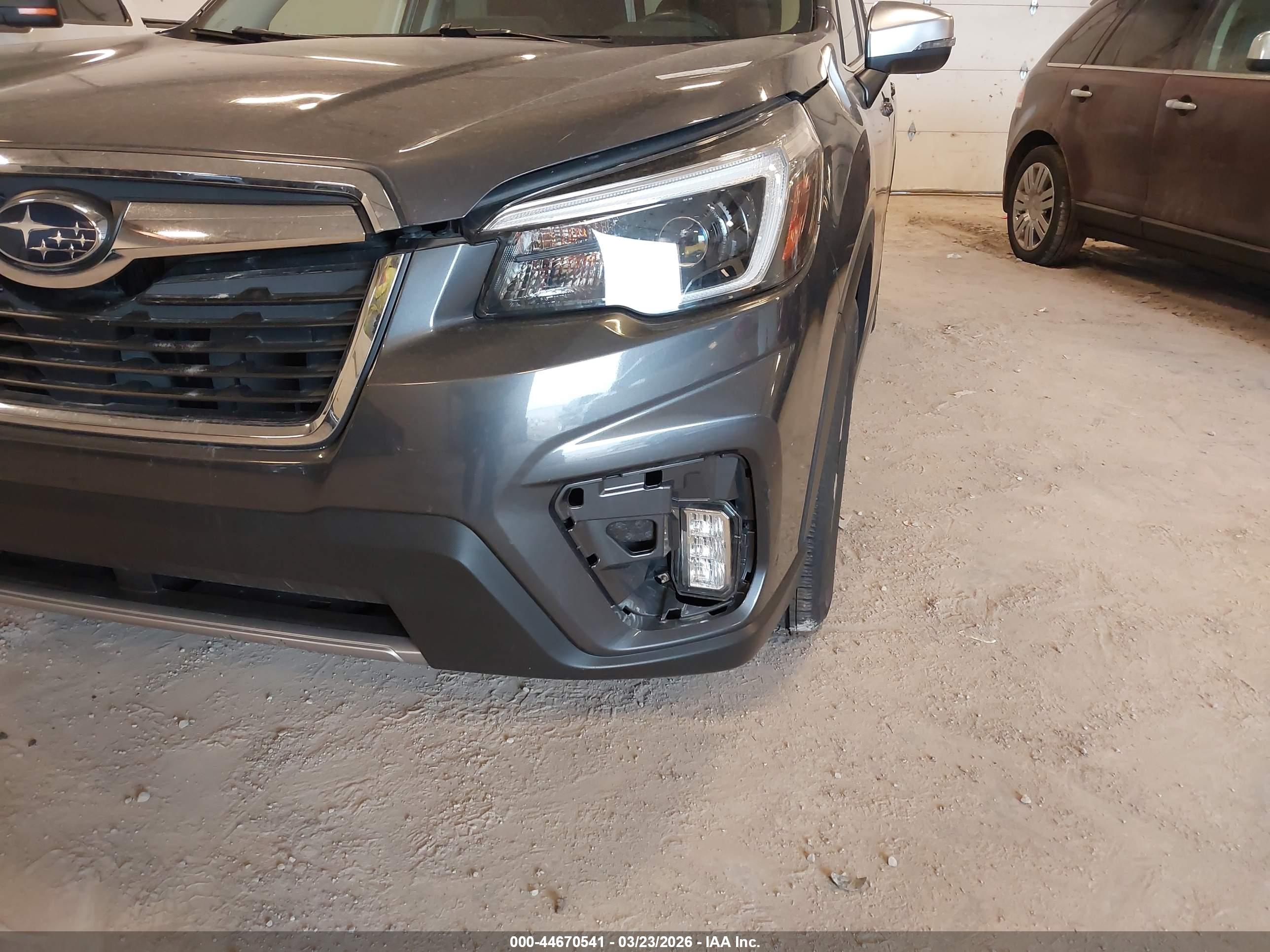 SUBARU FORESTER image 6