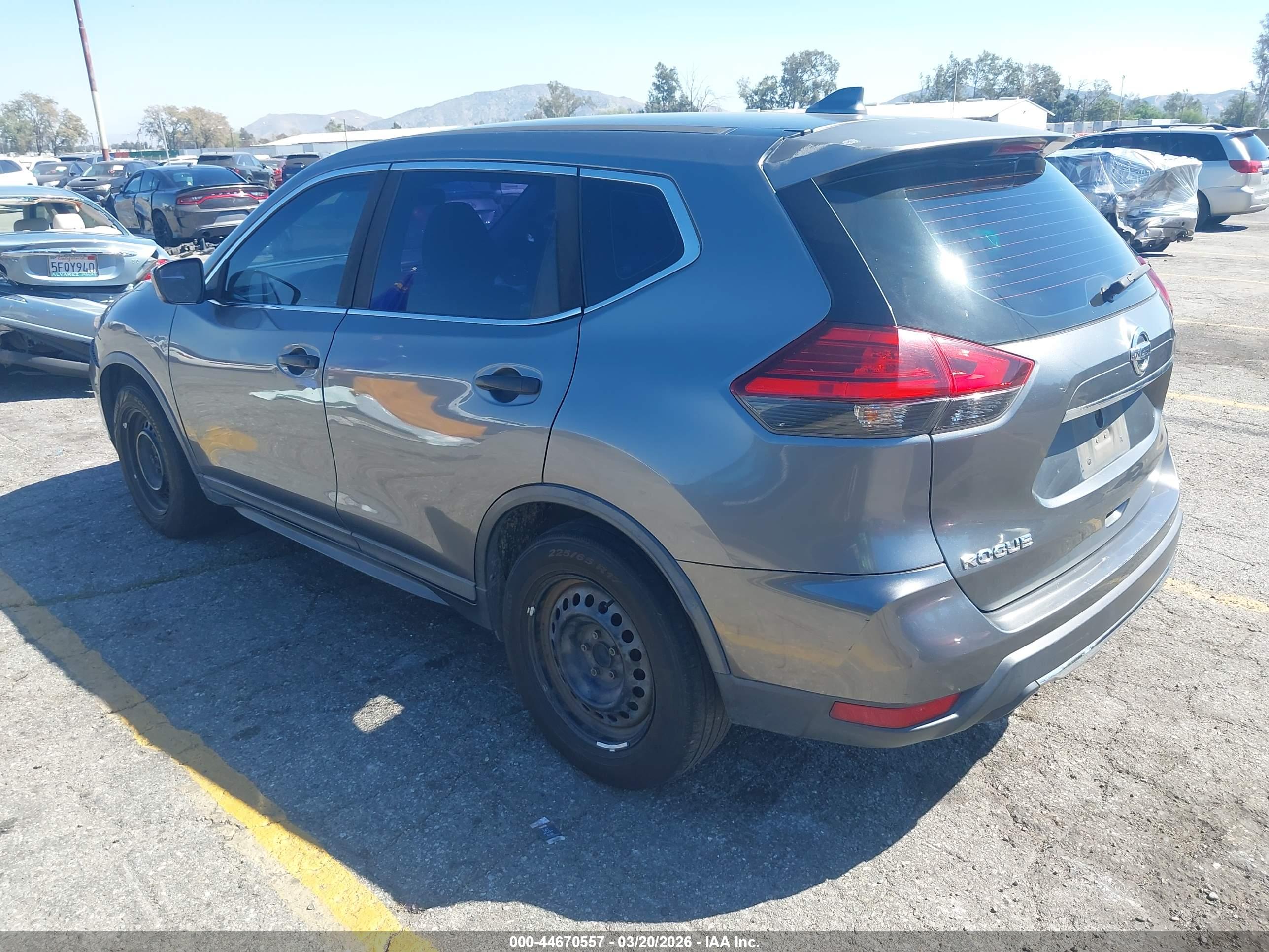 NISSAN ROGUE image 3