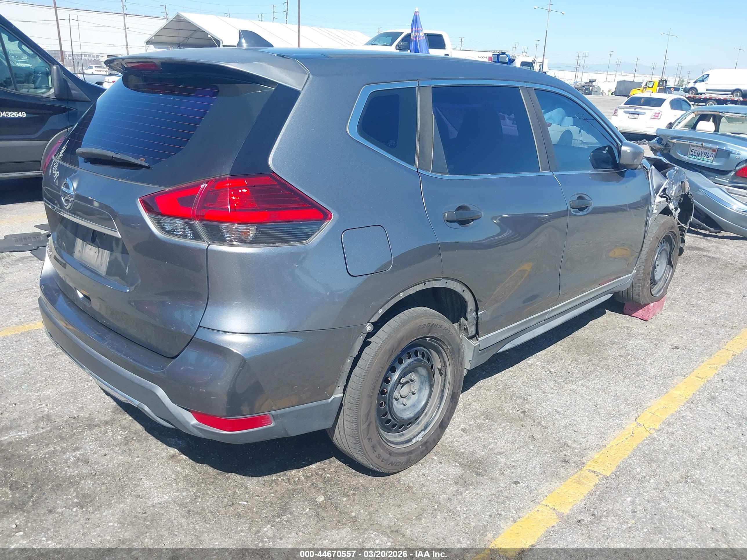 NISSAN ROGUE image 4