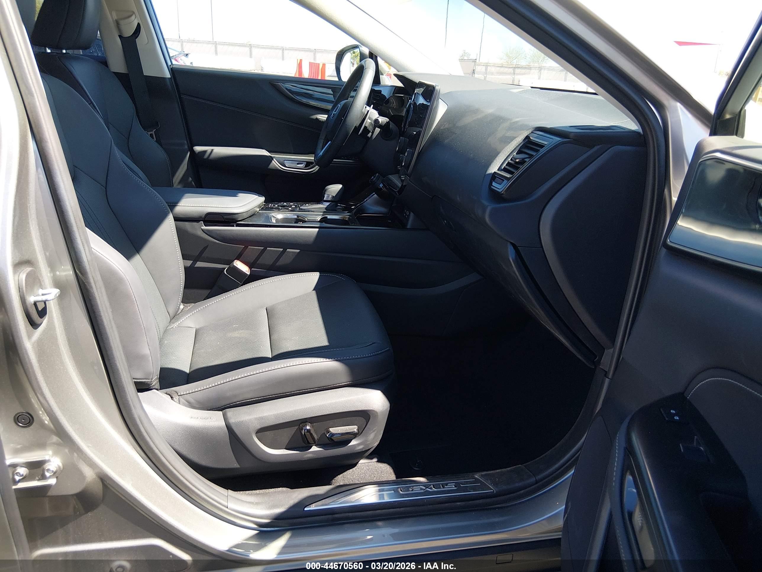 LEXUS NX image 5