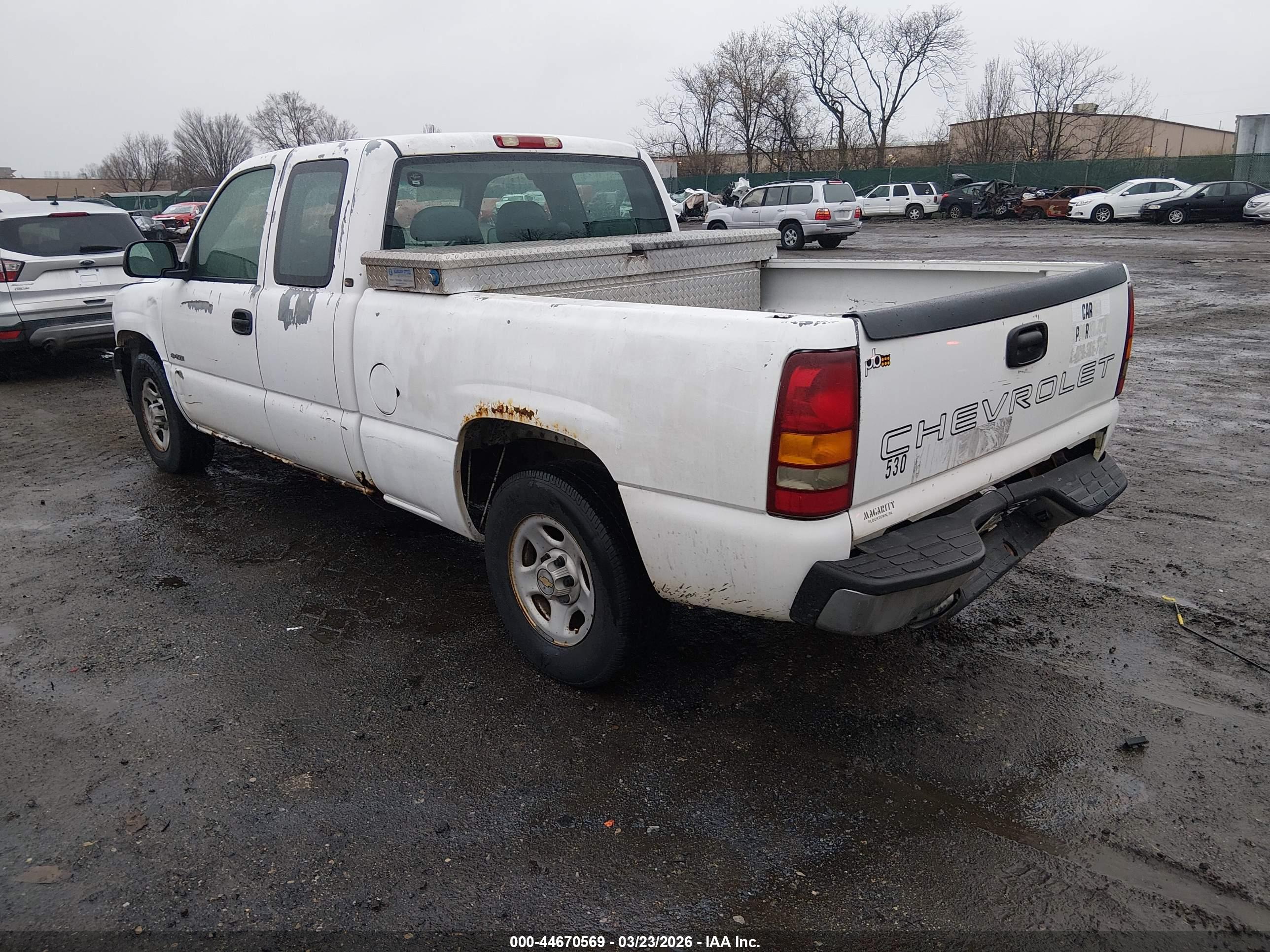 CHEVROLET SILVERADO image 3