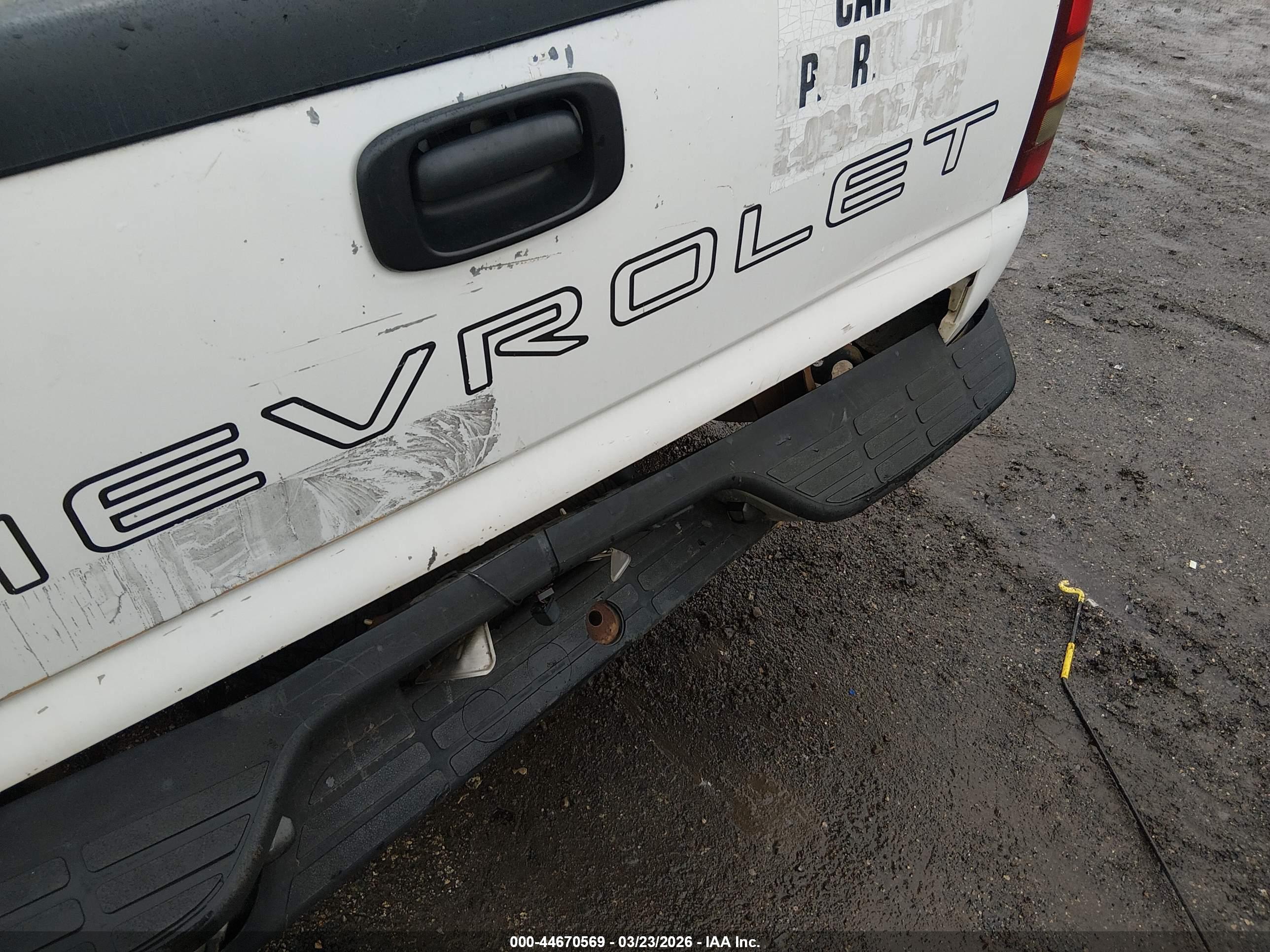 CHEVROLET SILVERADO image 6