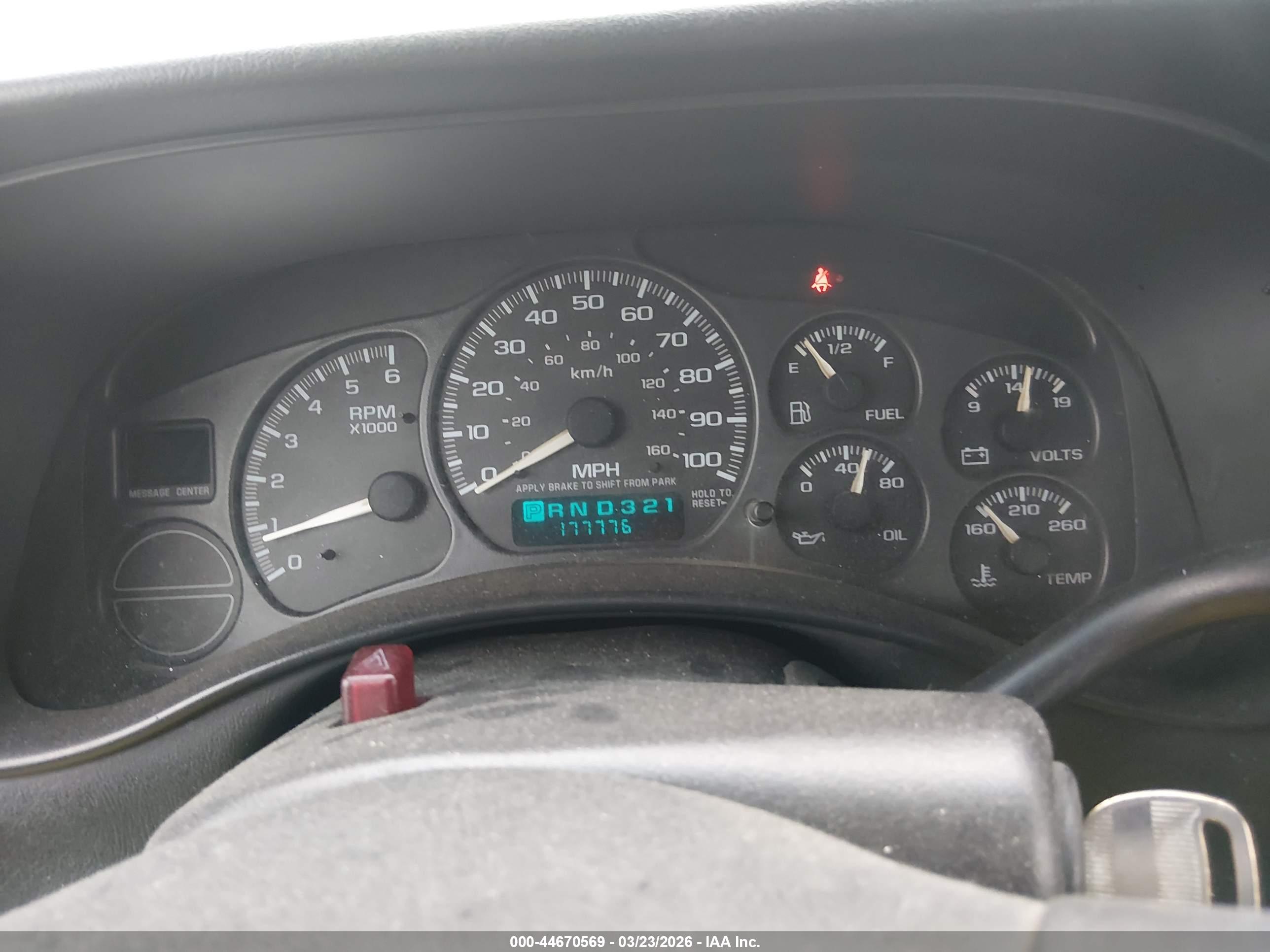 CHEVROLET SILVERADO image 7