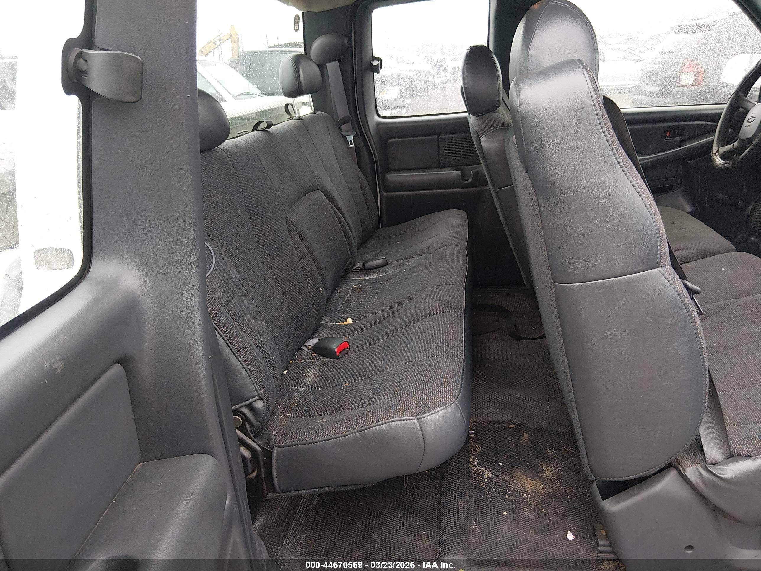 CHEVROLET SILVERADO image 8
