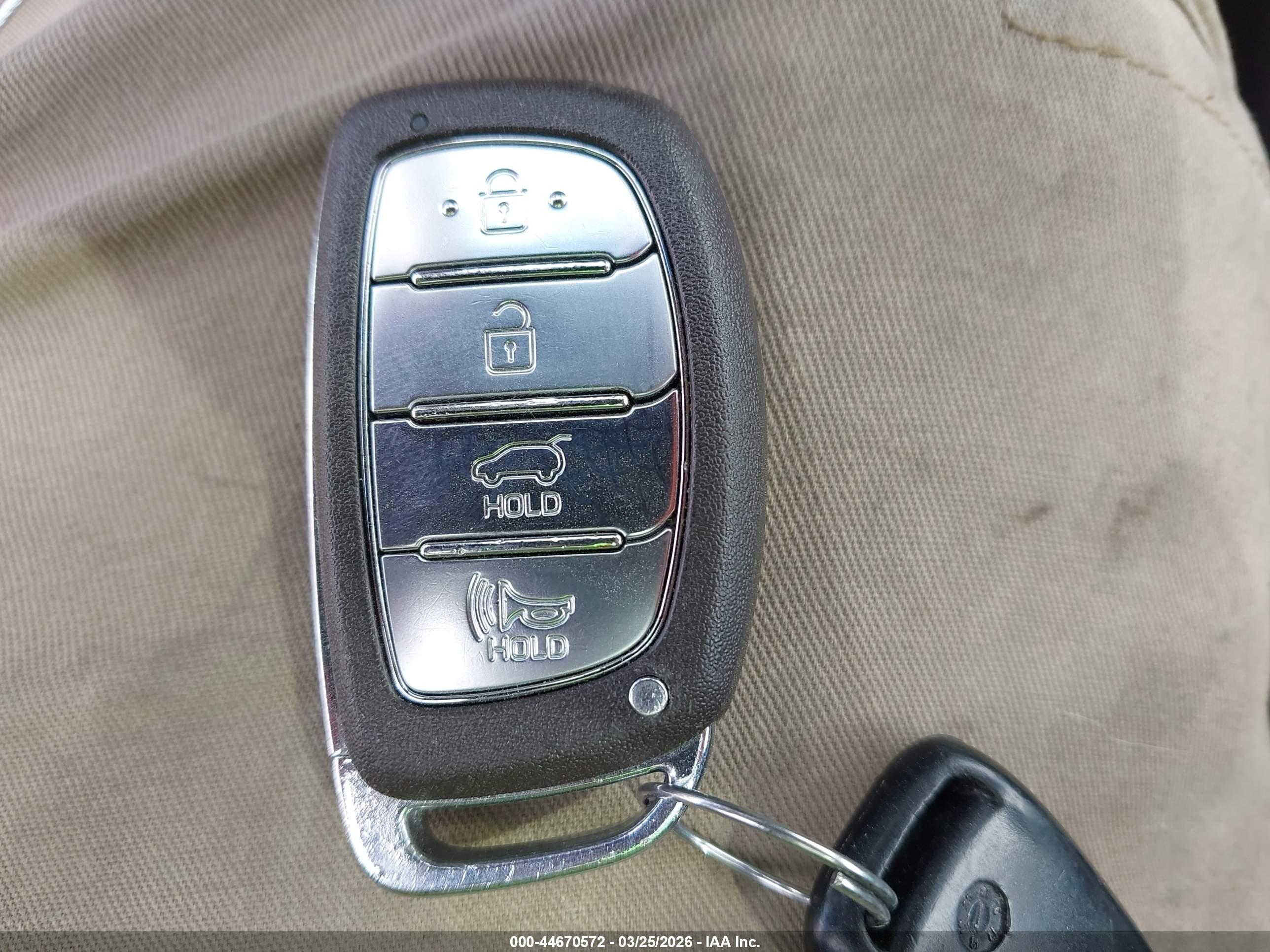 HYUNDAI TUCSON image 11