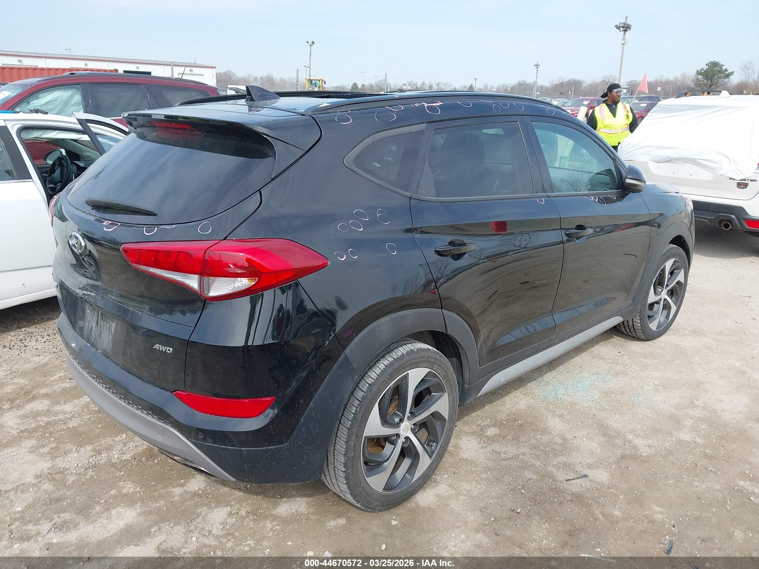 HYUNDAI TUCSON image 4